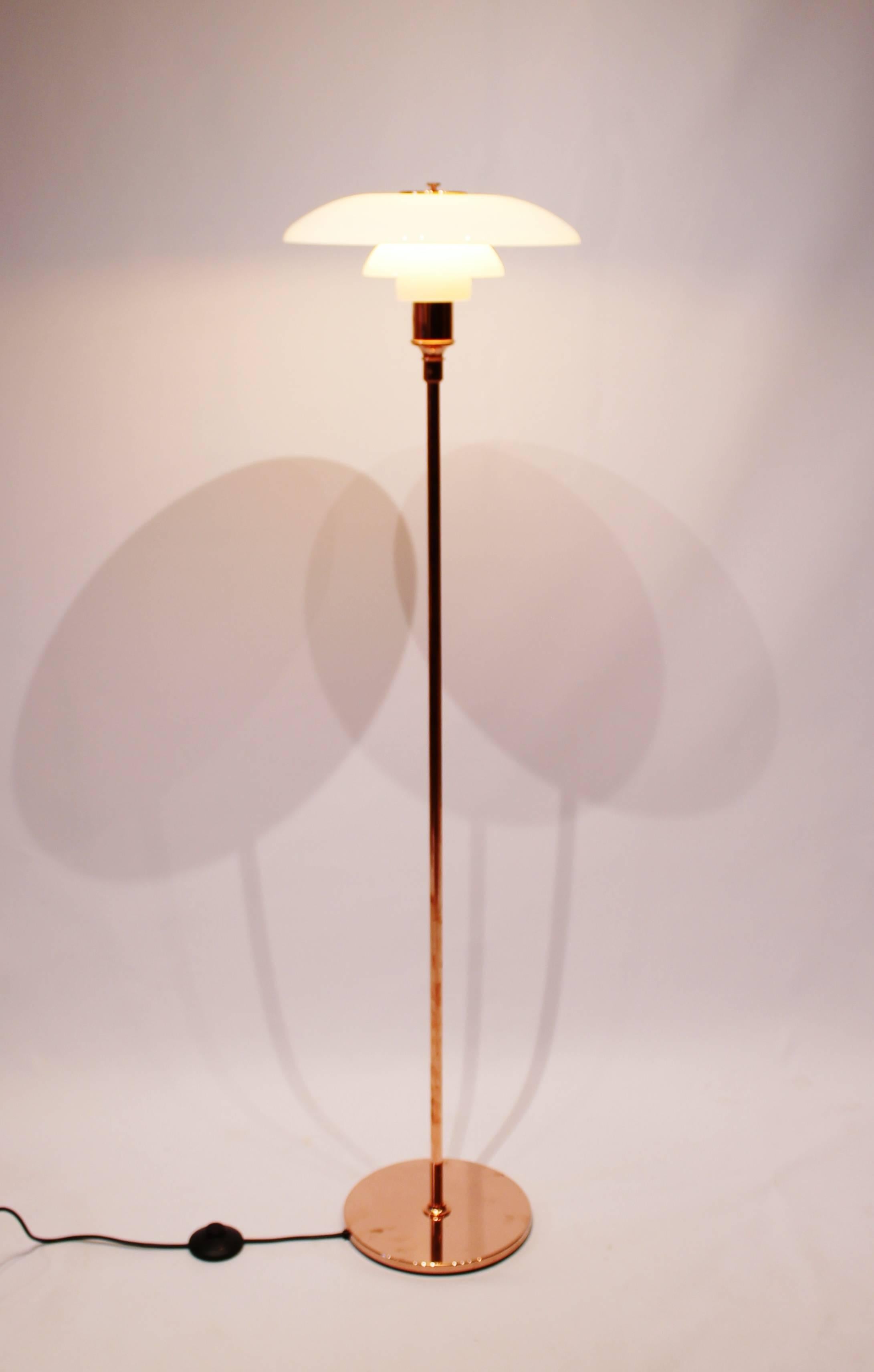 PH3½-2½, limited edition, copper floor lamp designed by Poul Henningsen and manufactured by Louis Poulsen. 

Louis Poulsen celebrated 90th anniversary of PH's pioneering three-shade system with launch of copper PH 3½-2½ Floor Lamp

PH 3½-2½ Copper