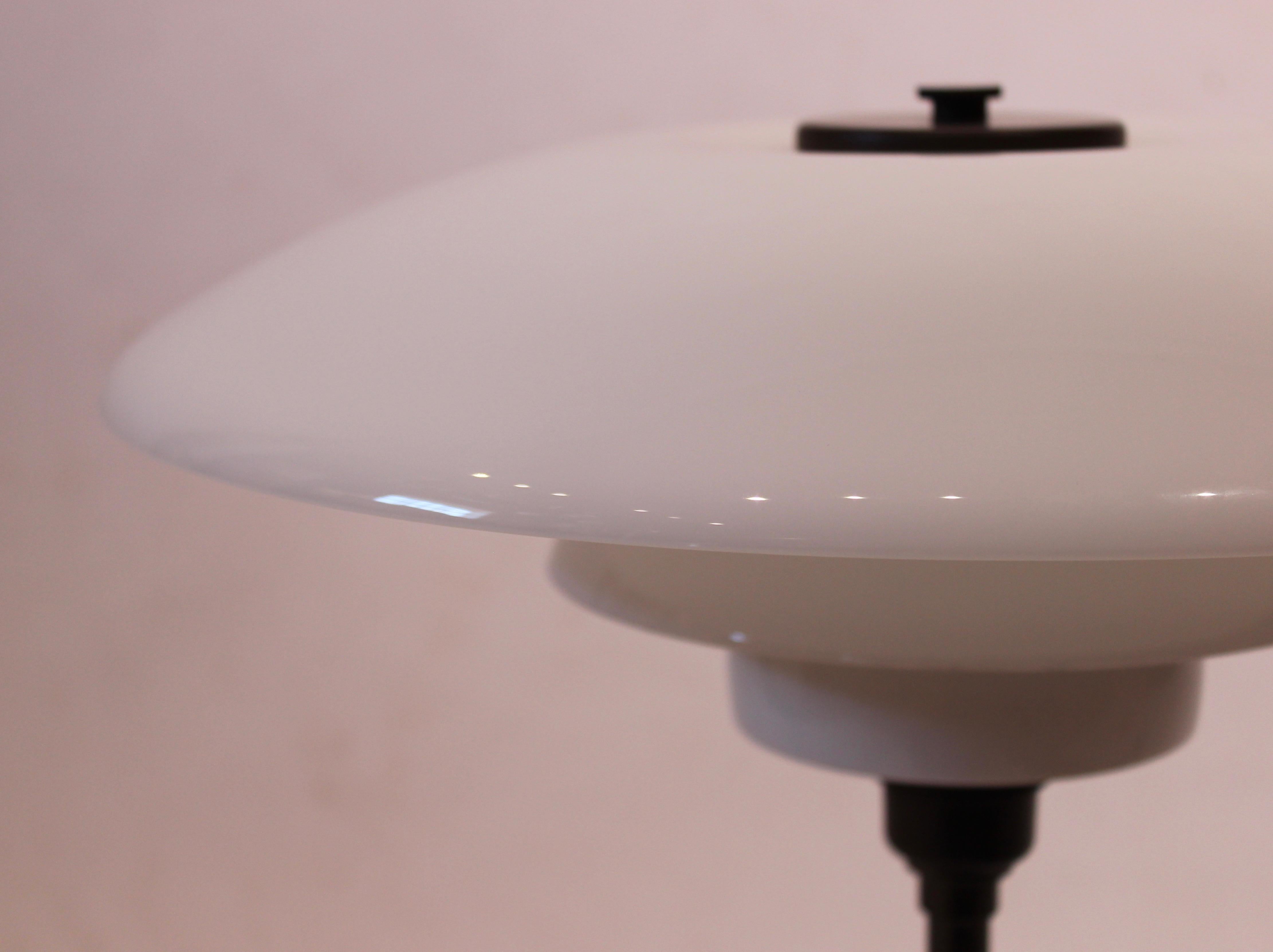 Poul Heningsen Table Lamp, model PH 4/3 of White Opaline Glass, 1950's In Good Condition For Sale In Lejre, DK