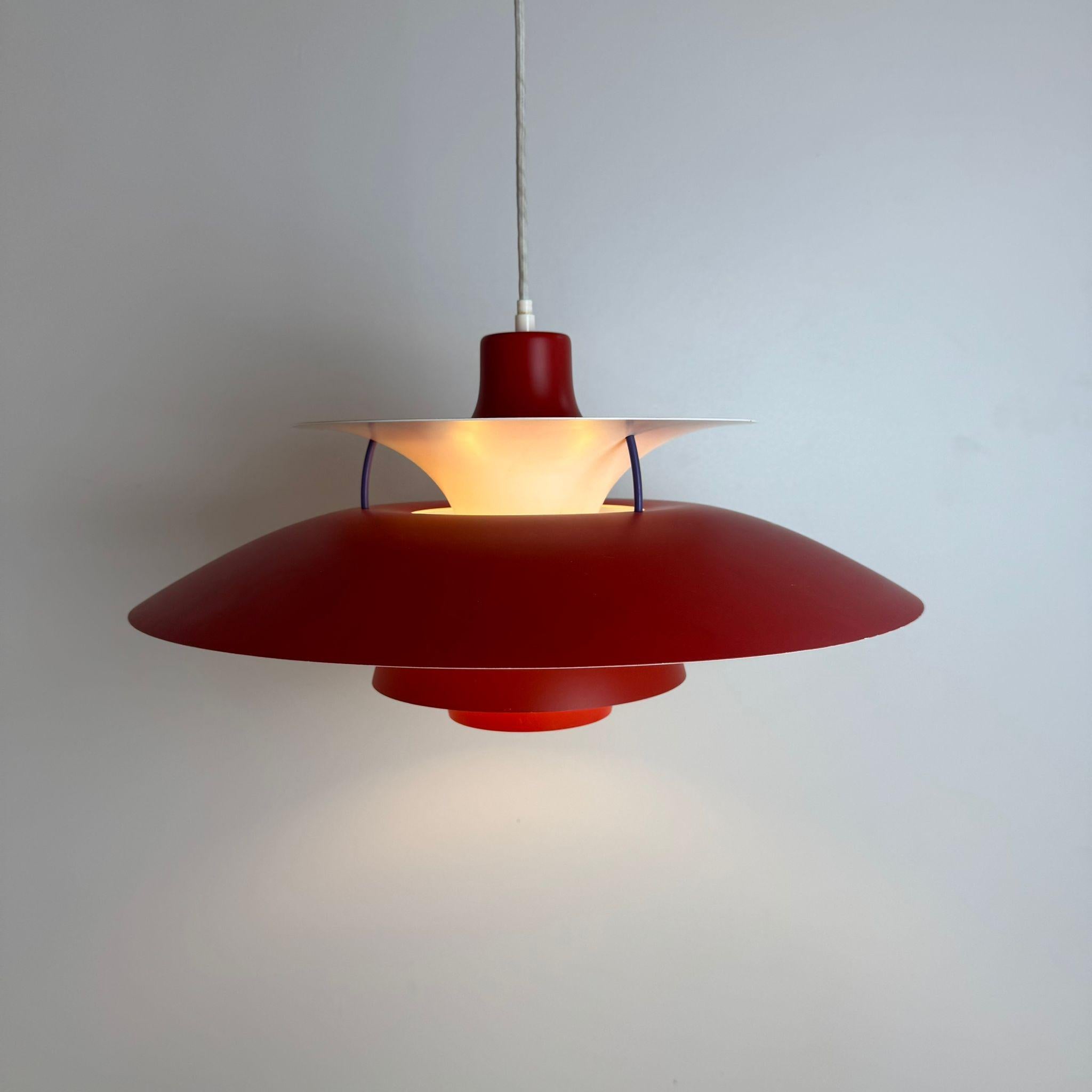 Ph5 red lamp, Poul Henningsen for Louis Poulsen, Denmark 1960 en Bueno estado para la venta en Torino, IT