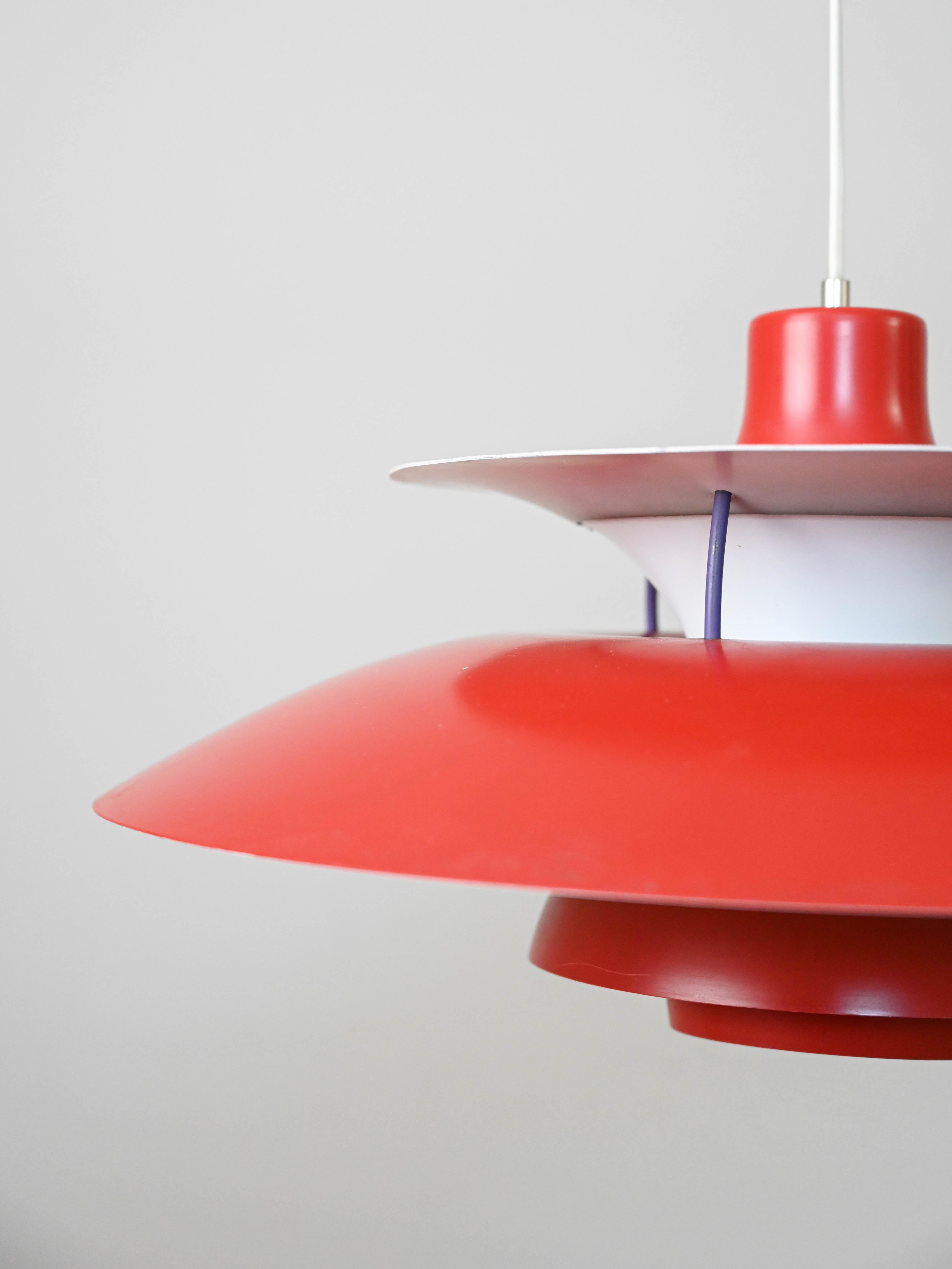 Lampe à suspension vintage PH5 de couleur rouge Bon état - En vente à Brescia, IT