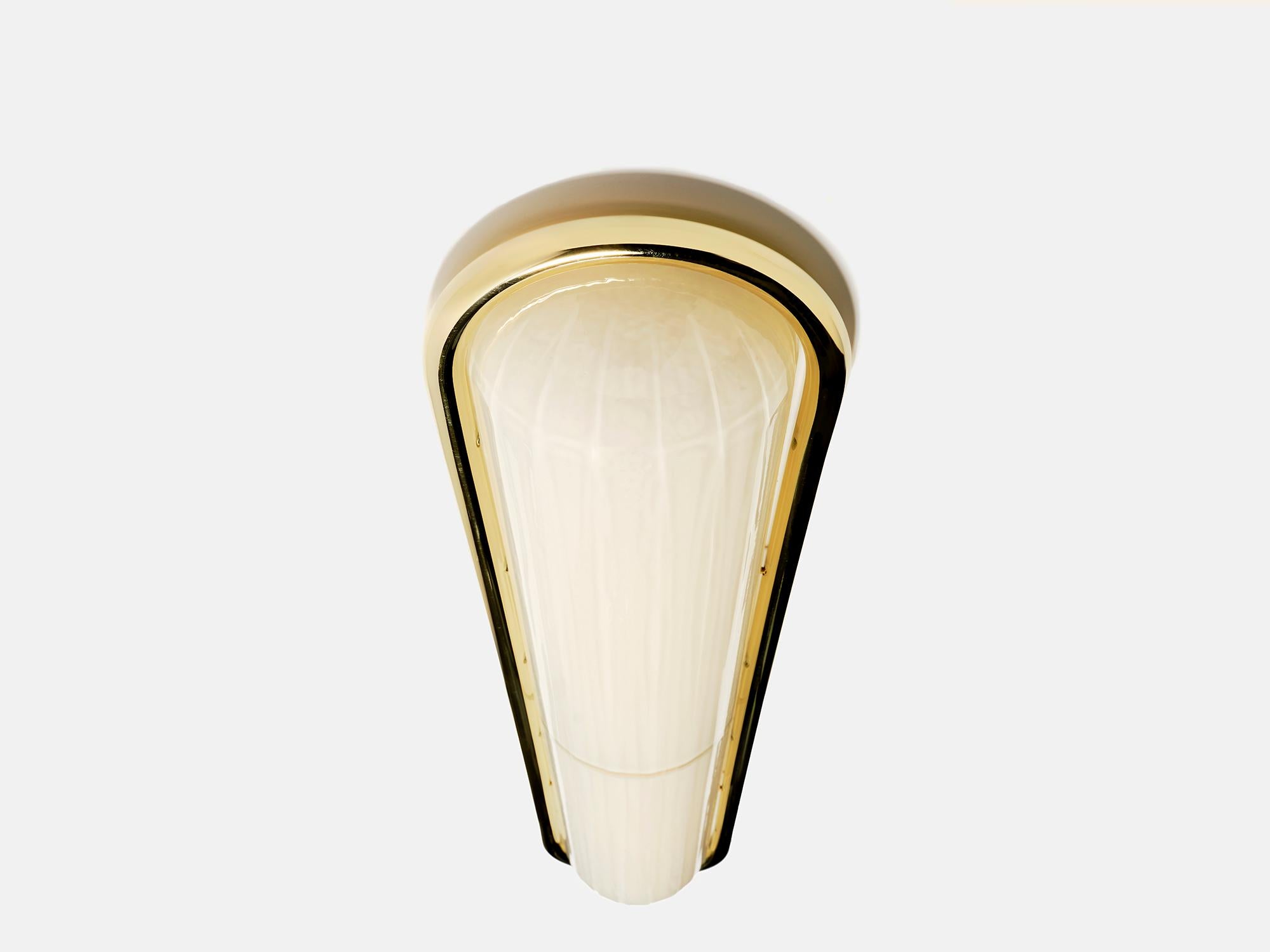 Americano Lampada da incasso in vetro soffiato e ottone di ispirazione Streamline Moderne di Phaenon in vendita
