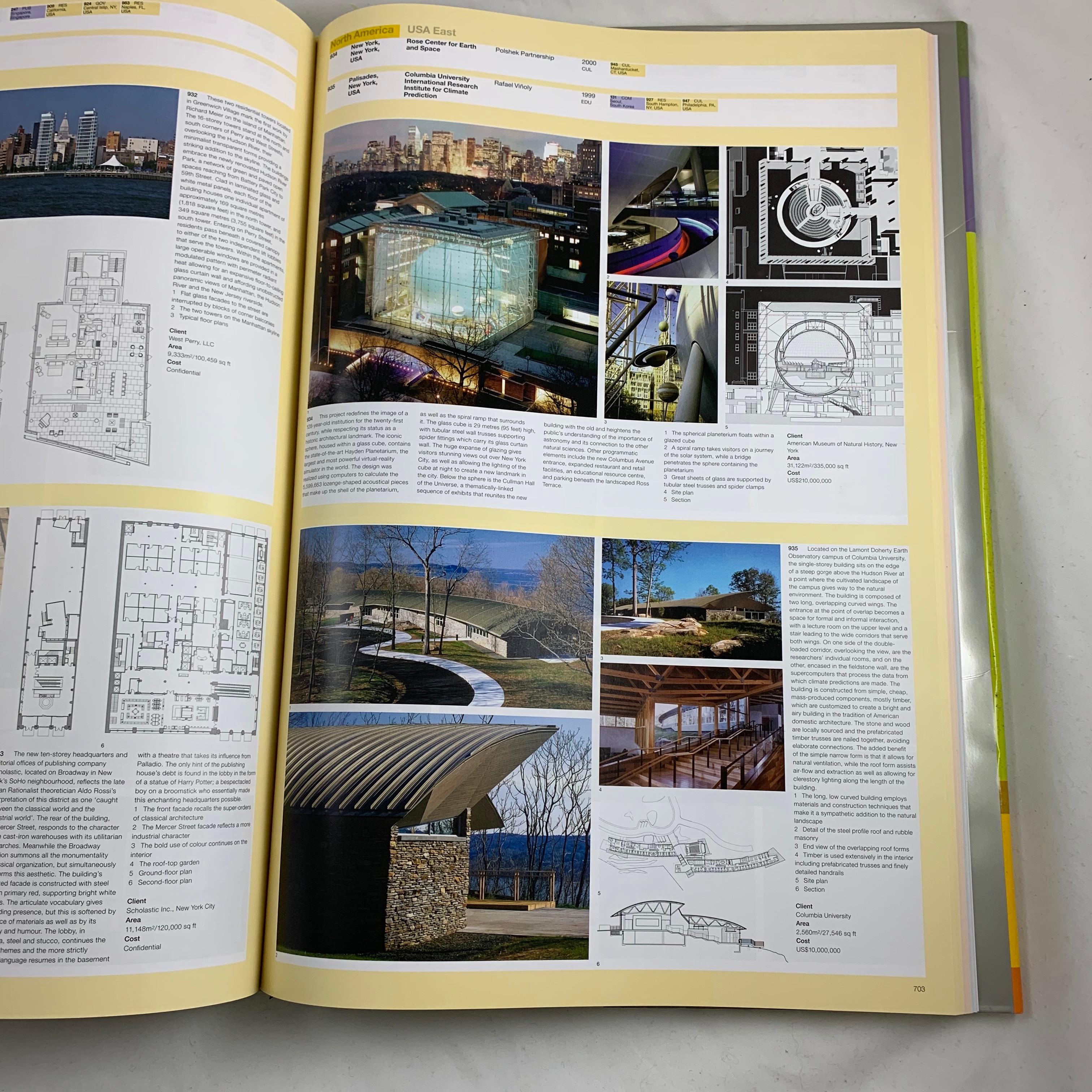 Papier Livre de collection Phaidon Atlas of Contemporary Architecture, dans une mallette fantôme en vente