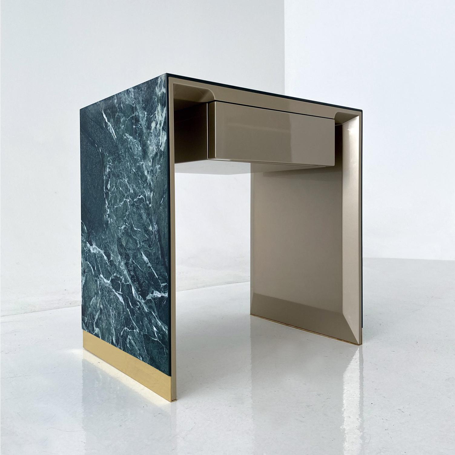 Comodino alto Phantom 60 Laccato Oro e Calacatta Oro di Casa Casati in vendita 7