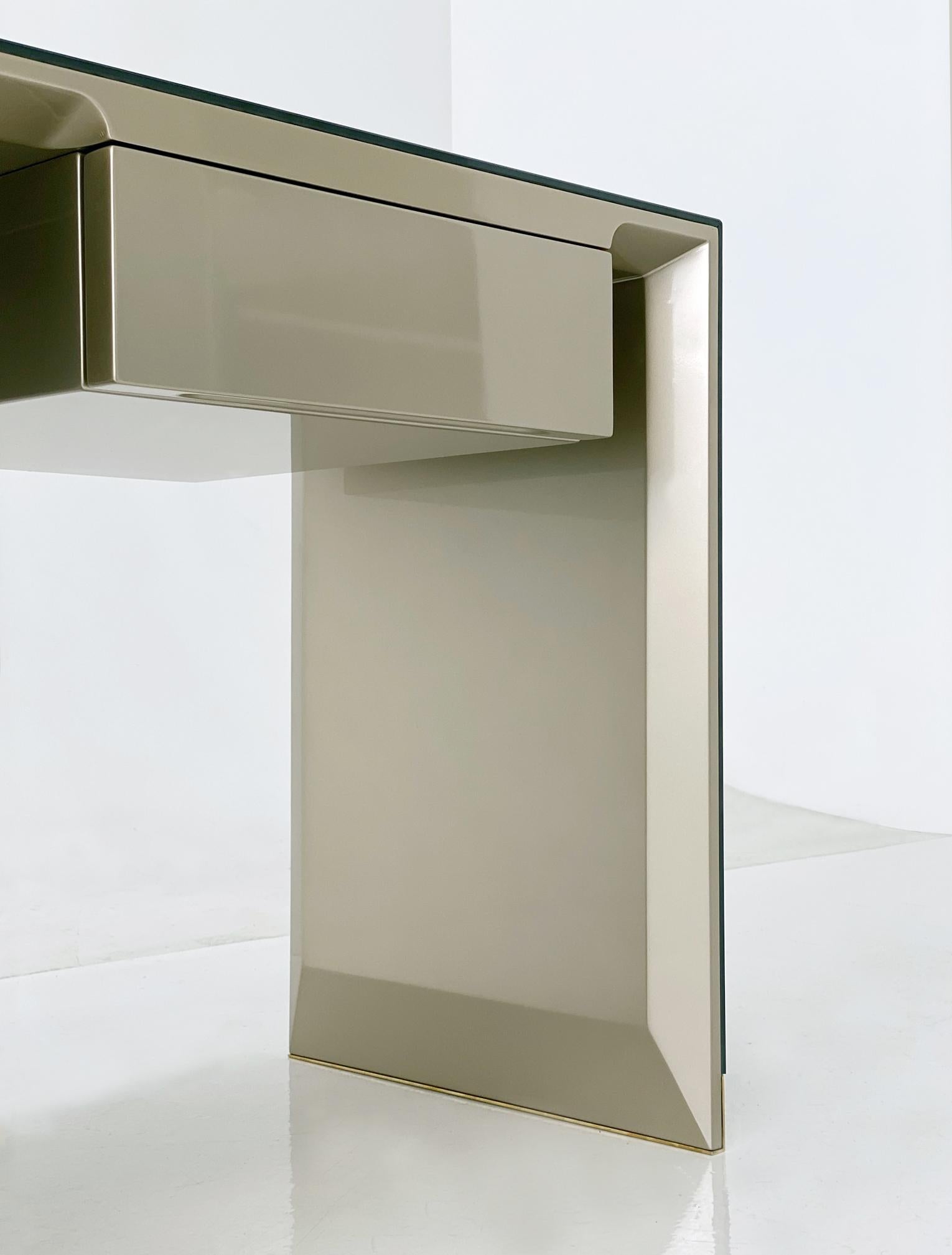 Italiano Comodino alto Phantom 60 Laccato Oro e Calacatta Oro di Casa Casati in vendita
