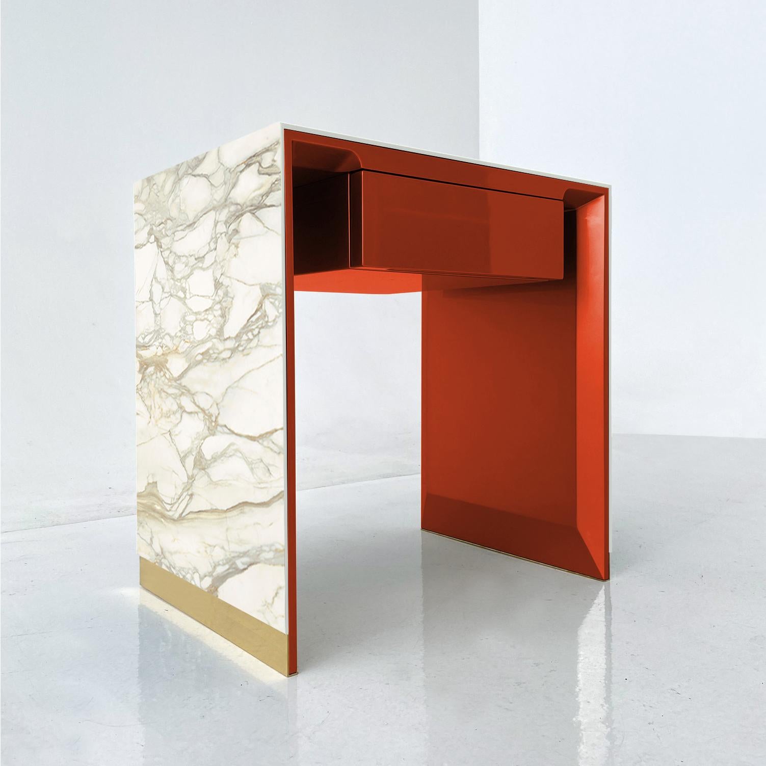 Altro Comodino alto Phantom 60 Laccato Oro e Calacatta Oro di Casa Casati in vendita