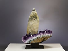Calcite fantasma su geode di ametista Oggetto decorativo Piano da tavolo