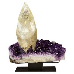 Calcite fantasma su geode di ametista Oggetto decorativo Piano da tavolo
