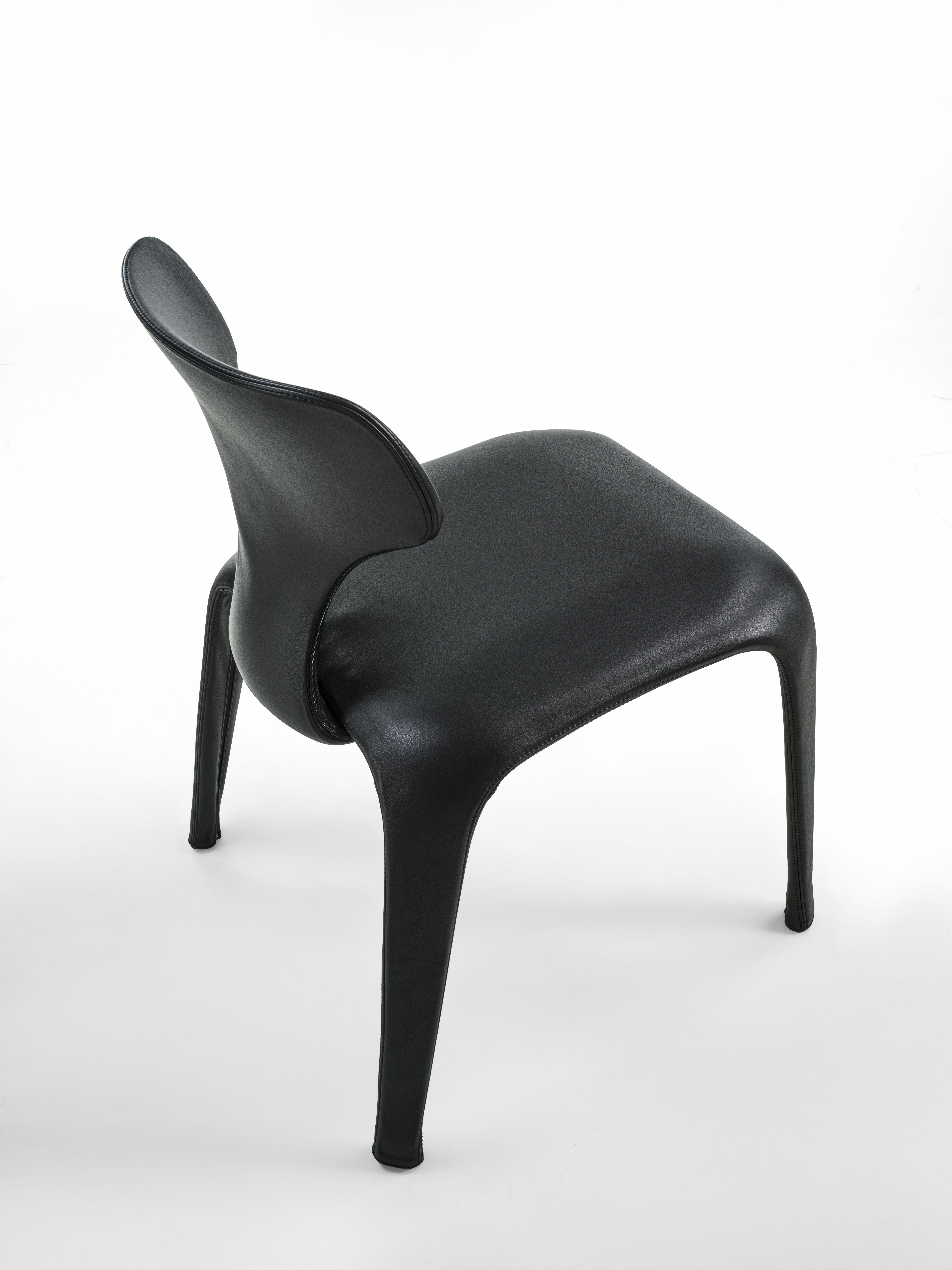 Phantom, sedia interamente rivestita, Stefano Bigi Design Studio per Eroato Moderno en venta