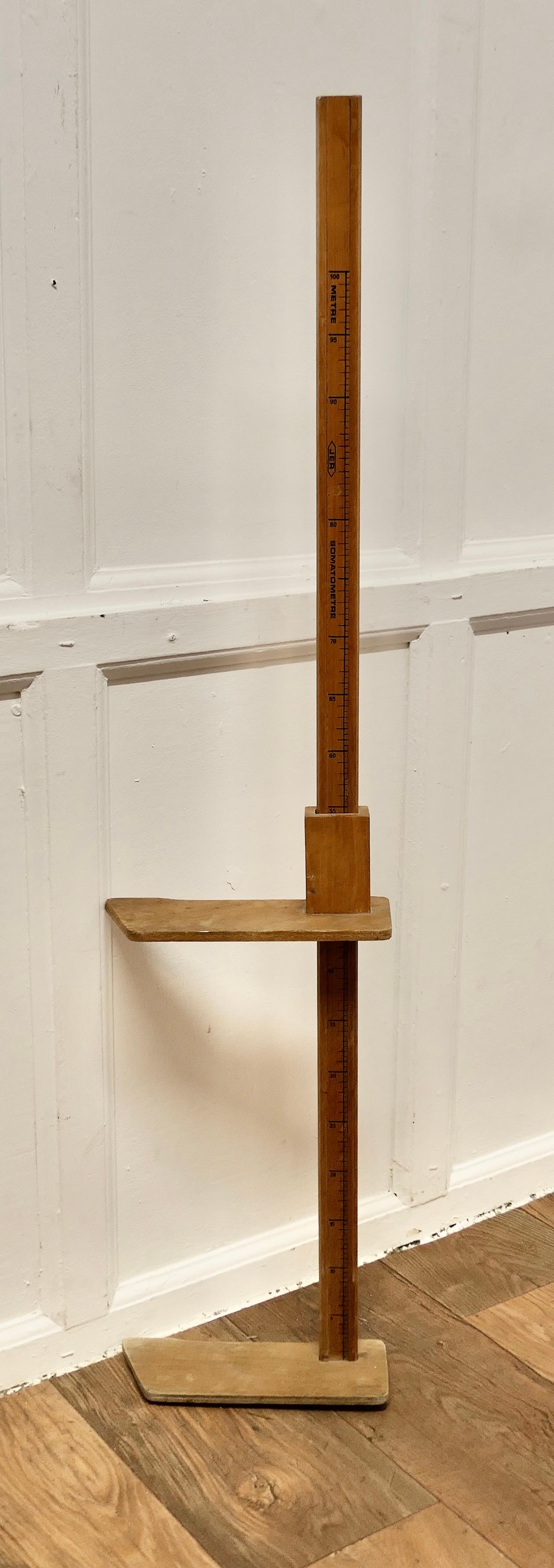 Pharmacy Child Measure Stand, Pitch Pine Measuring Stick or Somastometre

Once these along with scales were common place in Doctors Surgeries, Chemist Shops and Drug stores, the patient, the one here would have to be child as the measure only