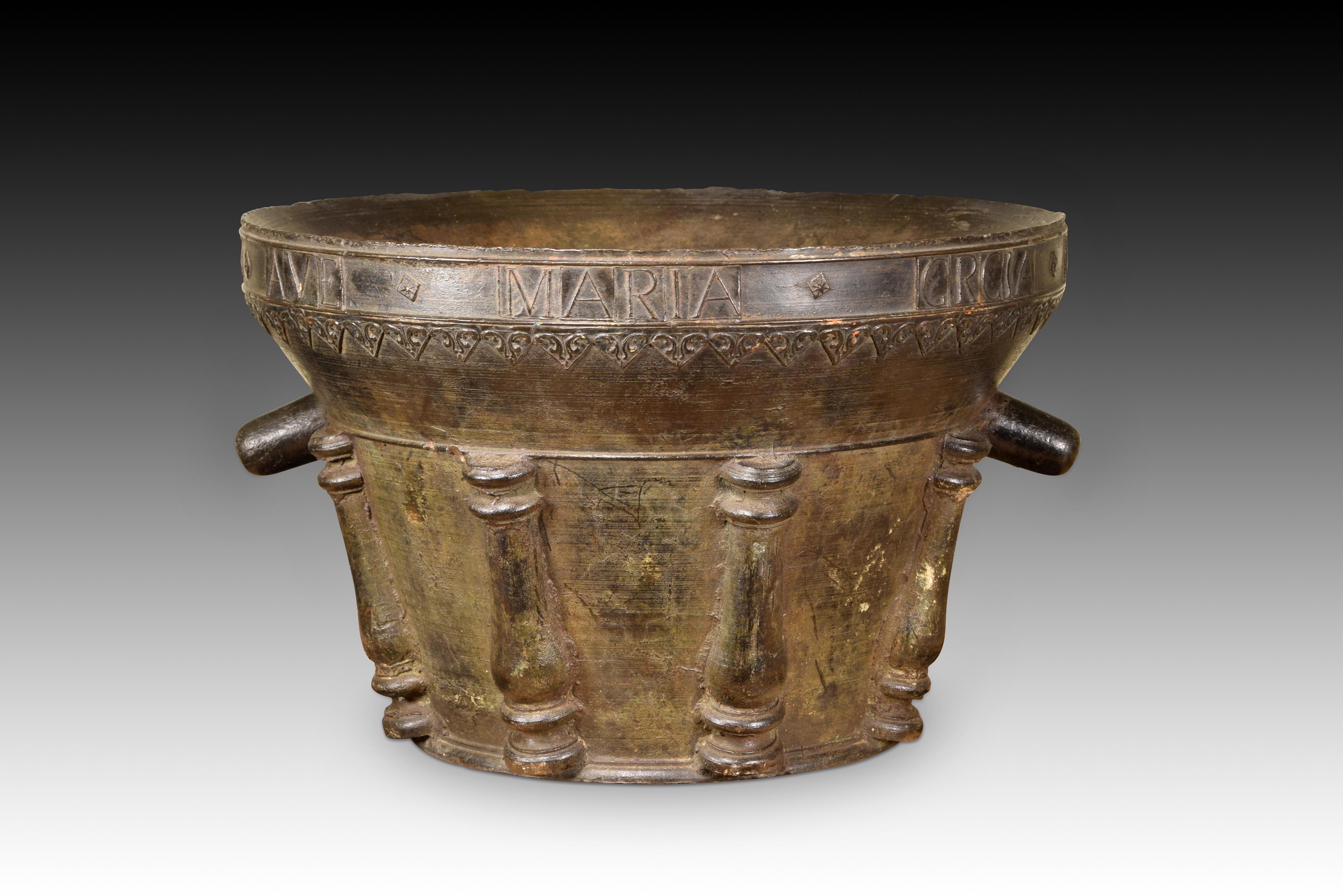 Pharmacy mortar. Bronze. Spain, dated in the piece in 1743.  5