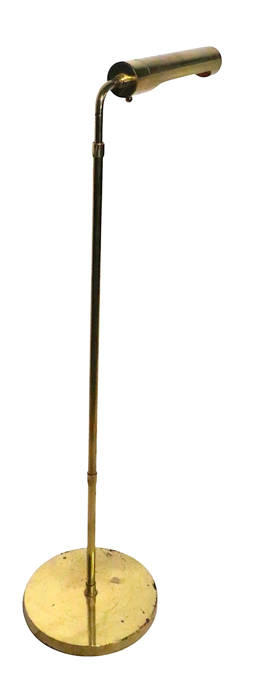 Lampadaire réglable de style pharmacien d'après Koch and Lowy  3 disponibles en vente 4