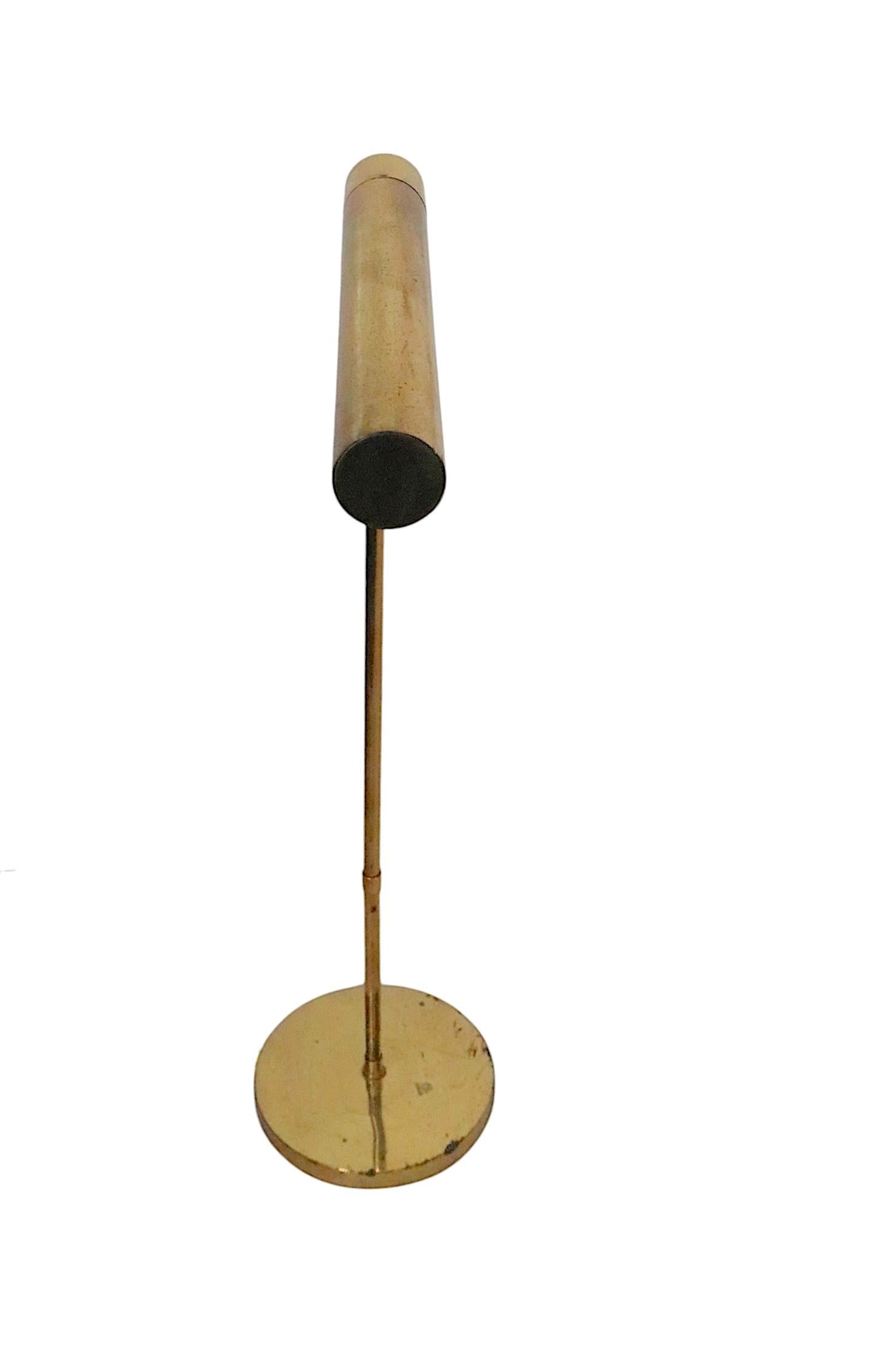 Lampadaire réglable de style pharmacien d'après Koch and Lowy  3 disponibles en vente 5