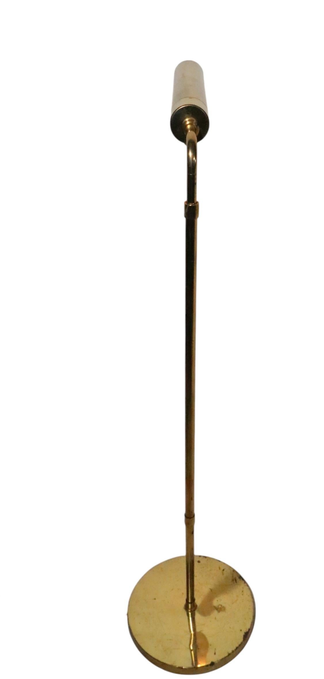 Lampadaire réglable de style pharmacien d'après Koch and Lowy  3 disponibles en vente 7