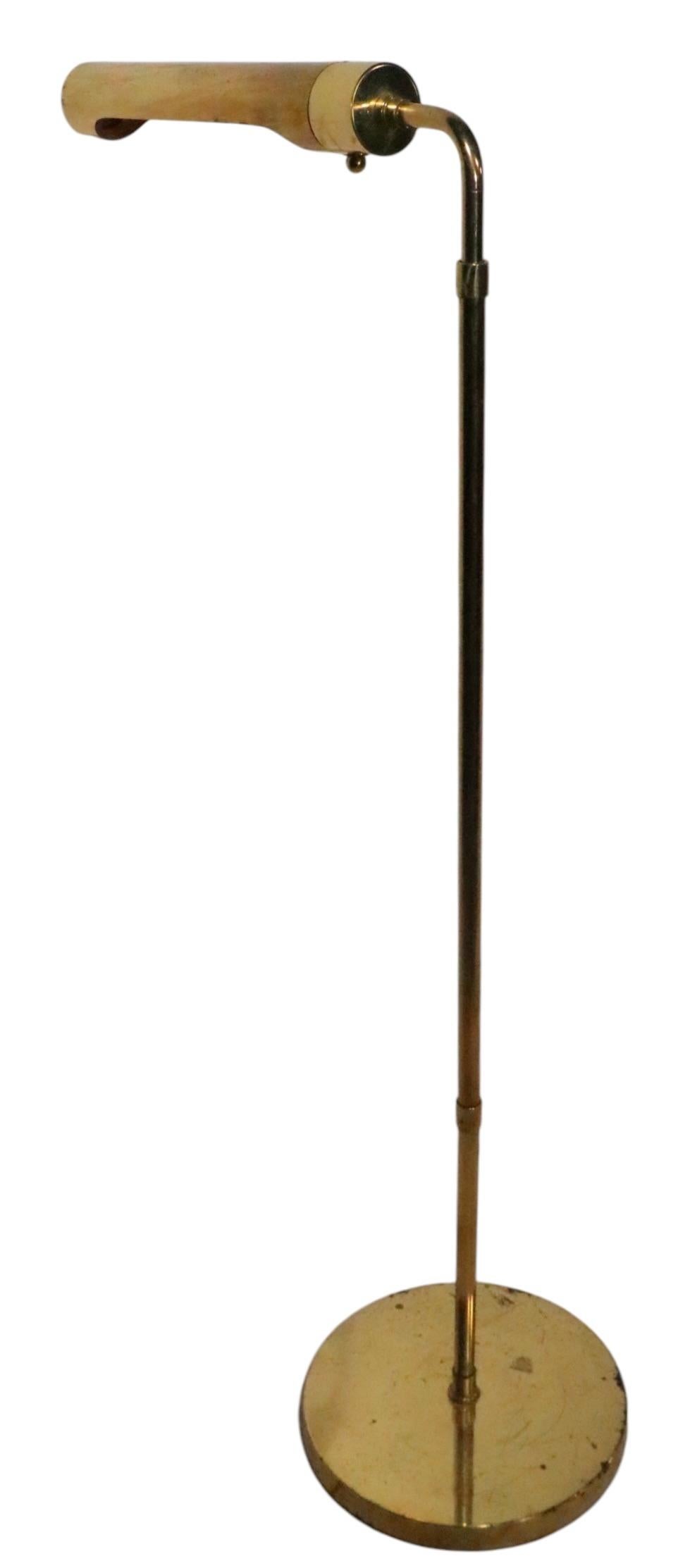 Lampadaire réglable de style pharmacien d'après Koch and Lowy  3 disponibles en vente 8