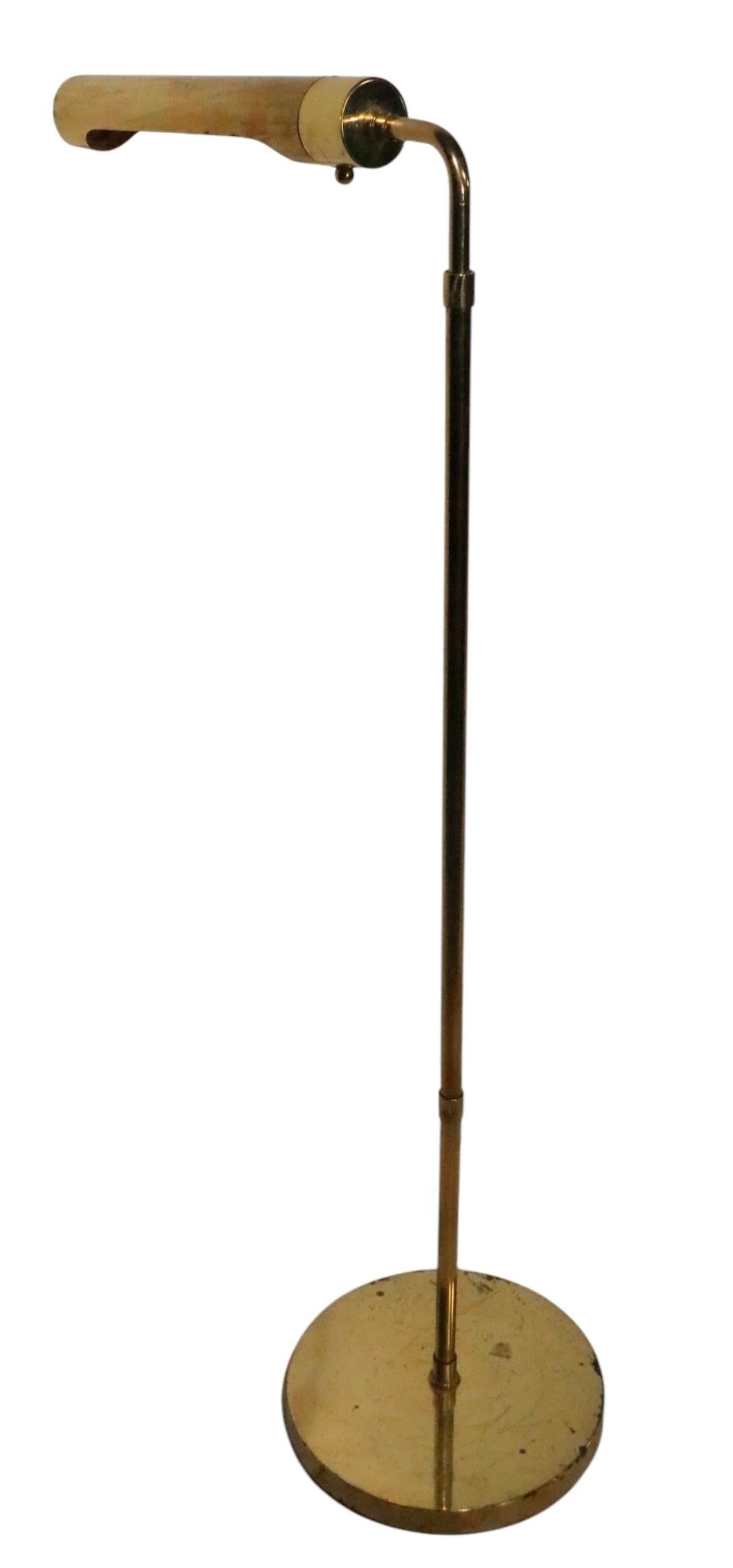 Lampadaire réglable de style pharmacien d'après Koch and Lowy  3 disponibles en vente 9