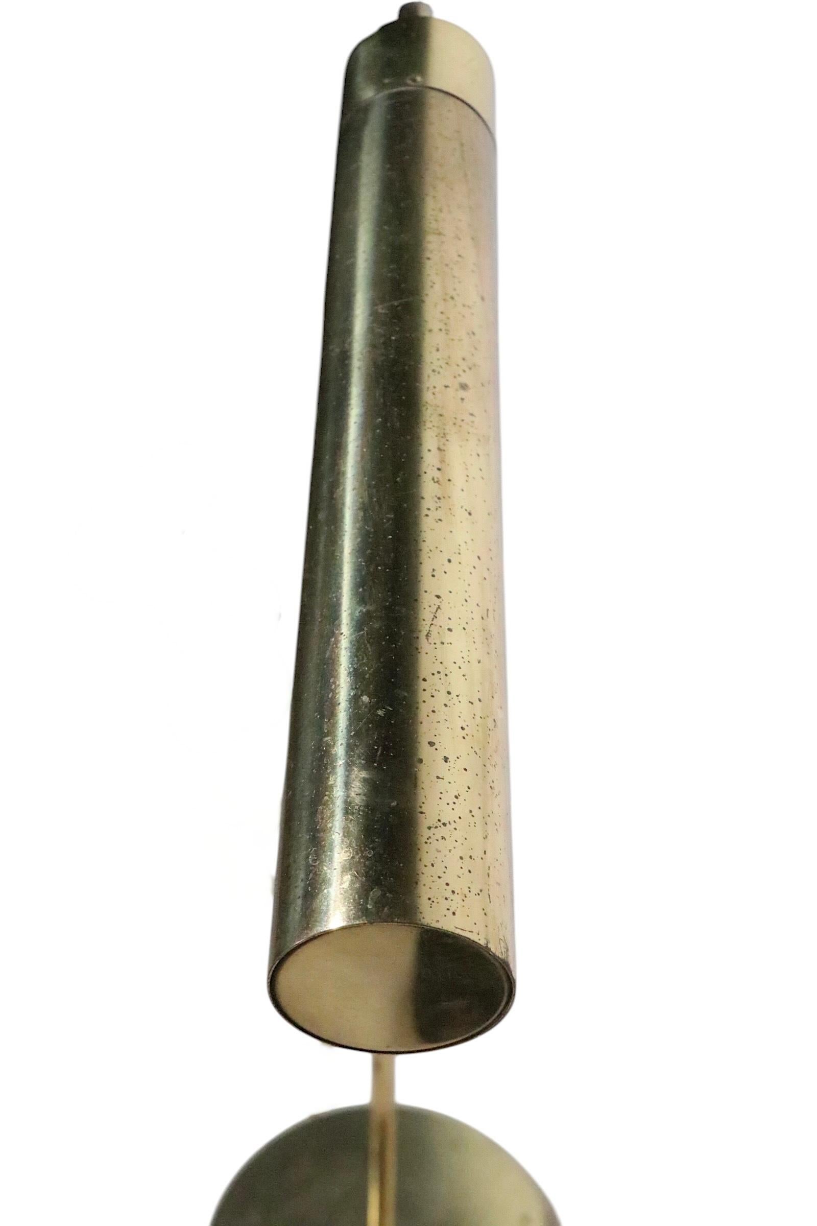 20ième siècle Lampadaire réglable de style pharmacien d'après Koch and Lowy  3 disponibles en vente