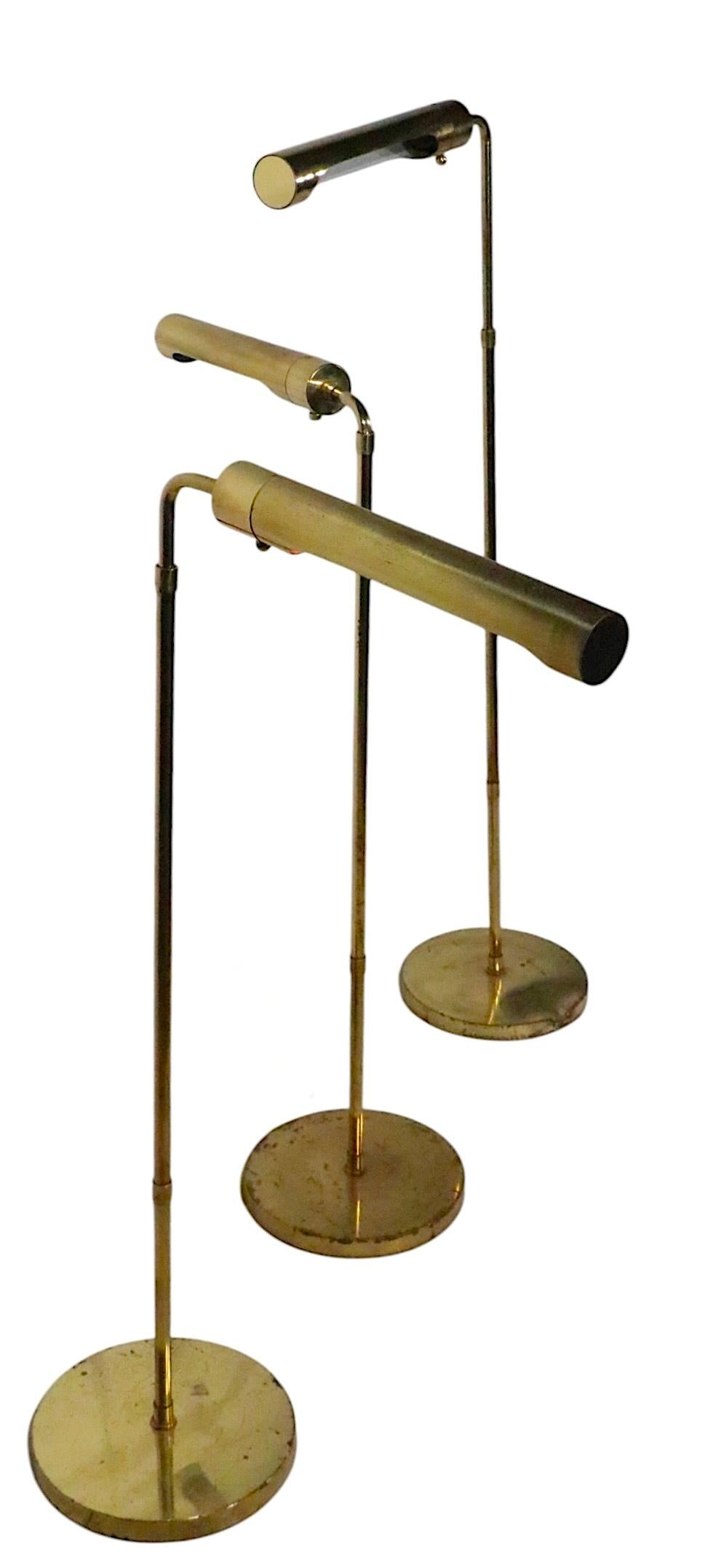 Lampadaire réglable de style pharmacien d'après Koch and Lowy  3 disponibles en vente 1