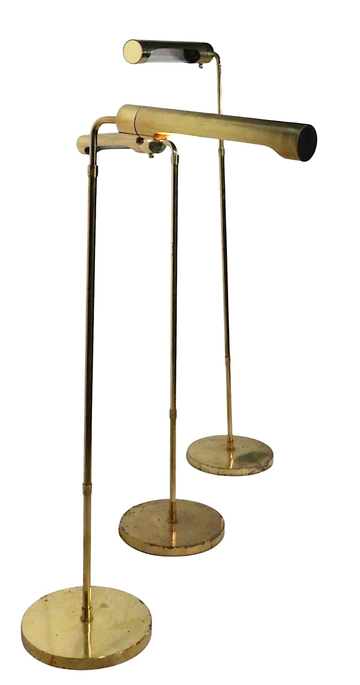 Lampadaire réglable de style pharmacien d'après Koch and Lowy  3 disponibles en vente 2