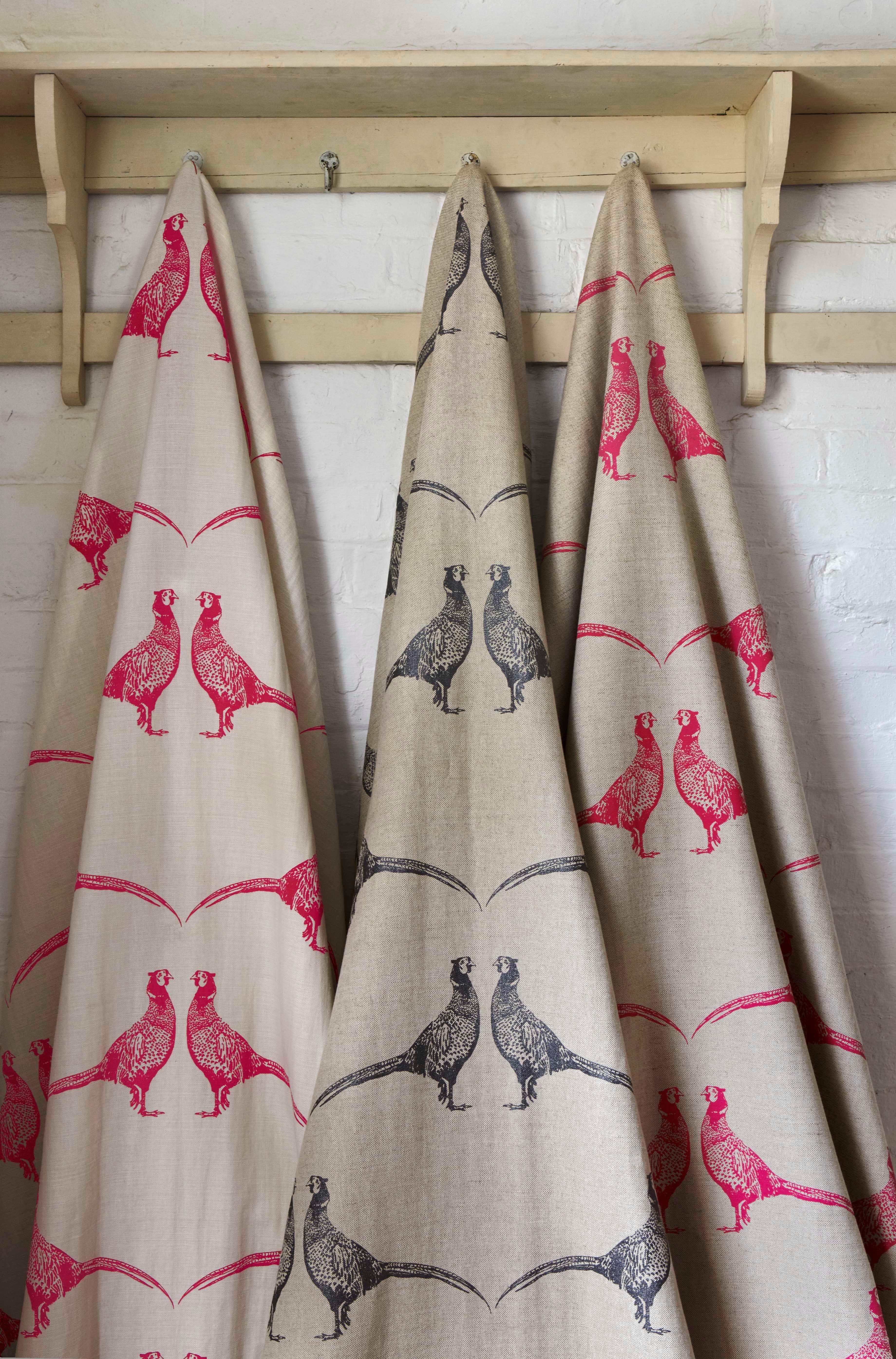 'Pheasant' Contemporary, Traditional Fabric in Pink on Natural (Britisch) im Angebot