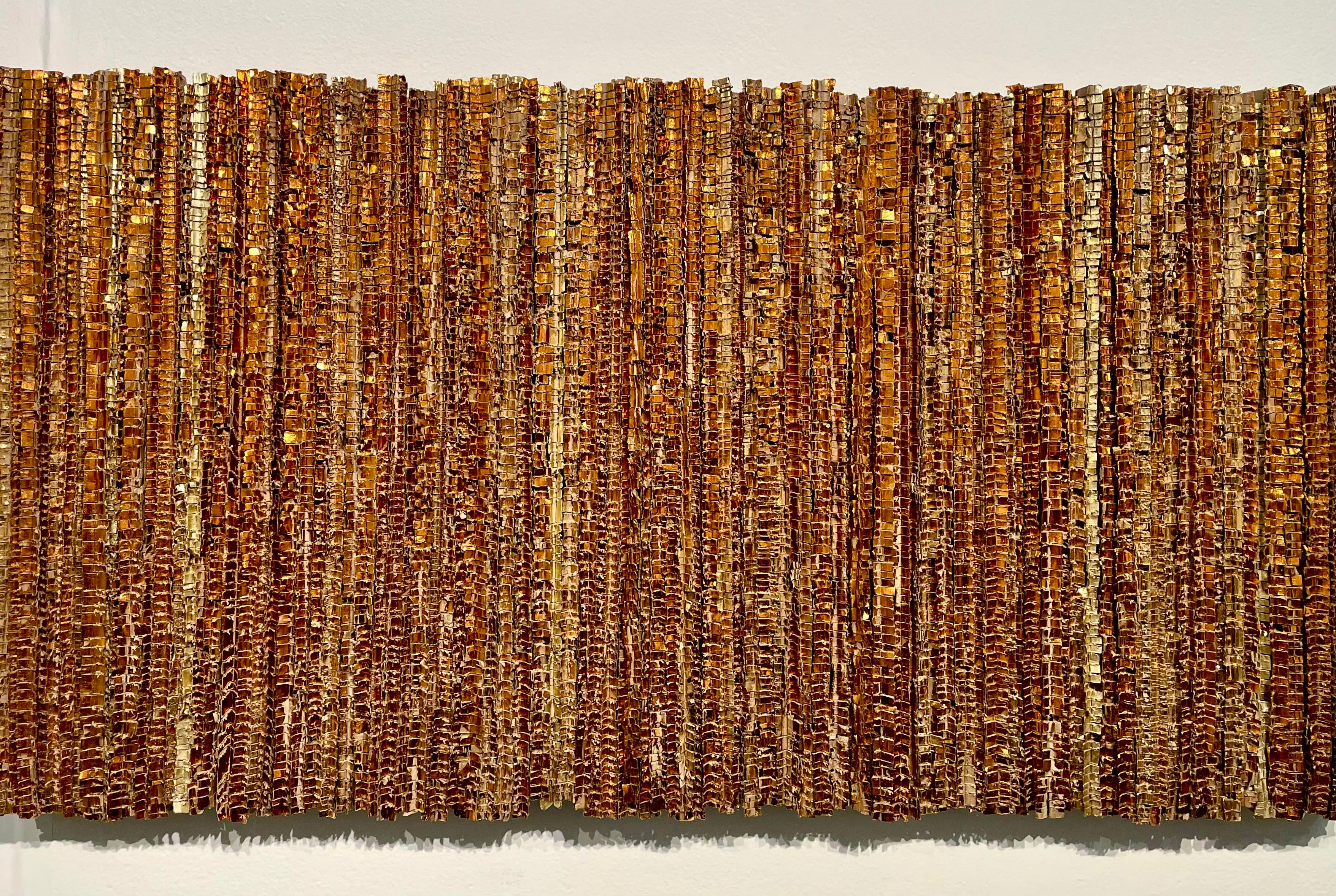 Lichen 9 - Sculpture murale en 3D inspirée de la Nature, réalisée sur carton et rehaussée de feuilles d'or
