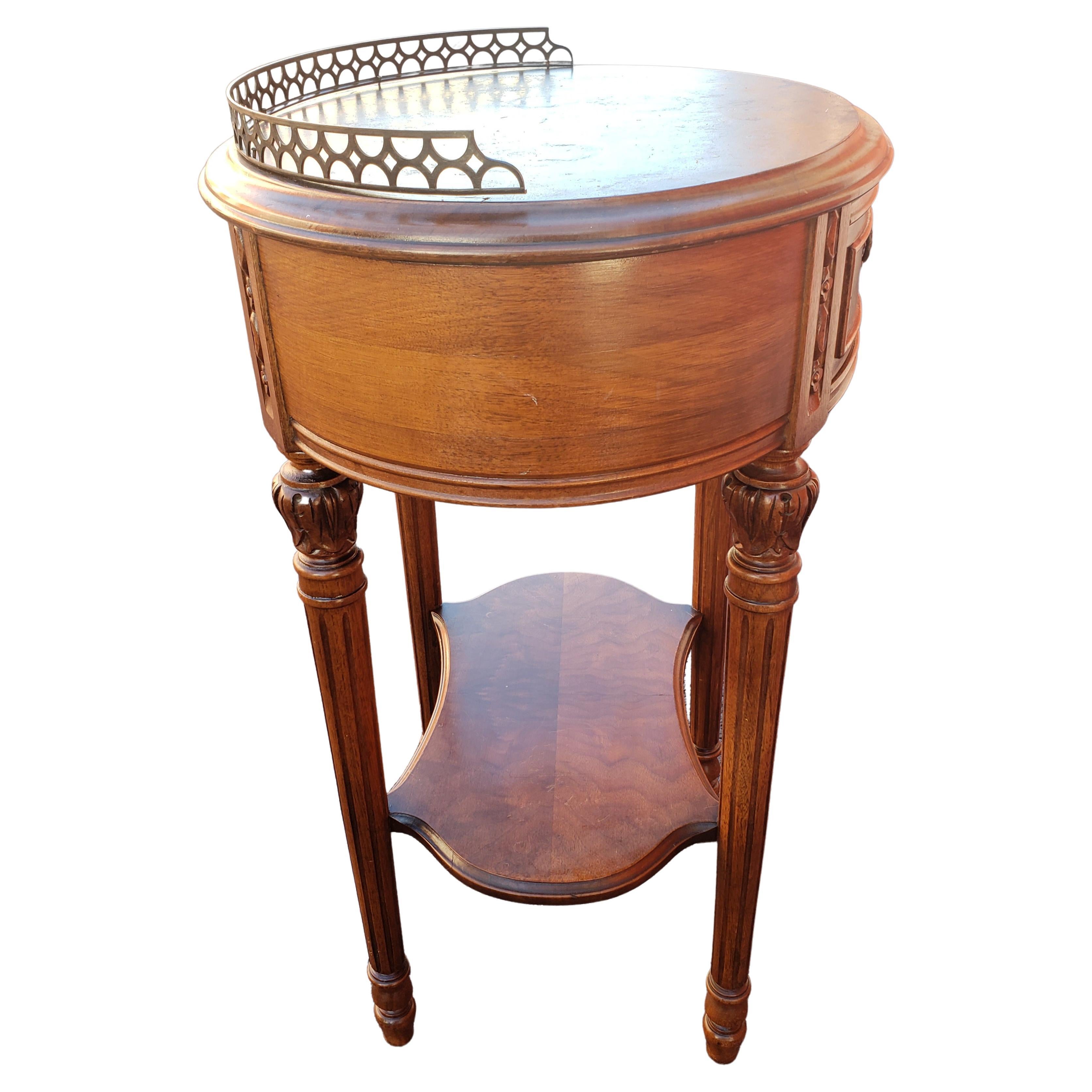 Phenix Furniture Renaissance Revival French Side Table Nightstand, circa 1910s In Good Condition In Germantown, MD