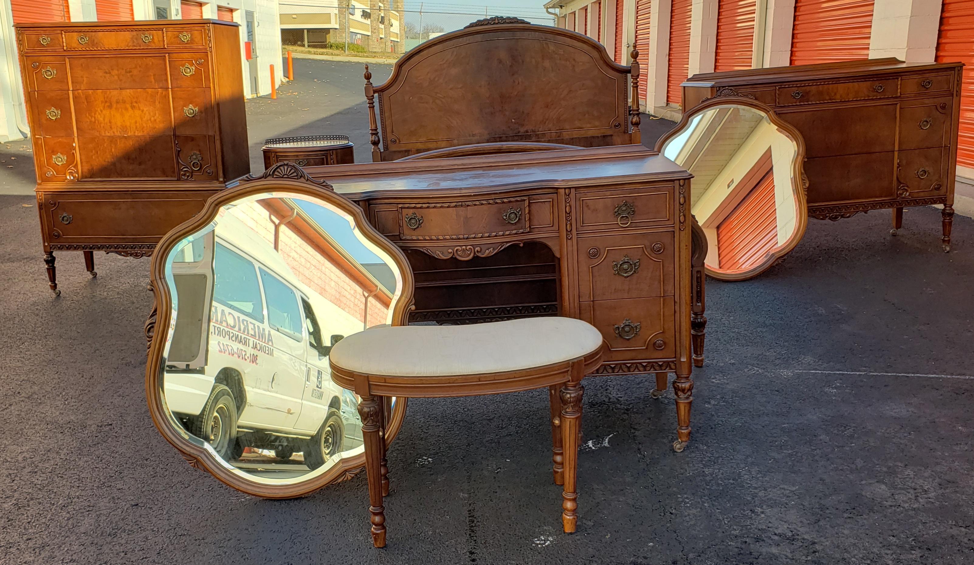 Phenix Furniture Renaissance Revival Walnut Vanity with Mirrors, Circa 1910s 6
