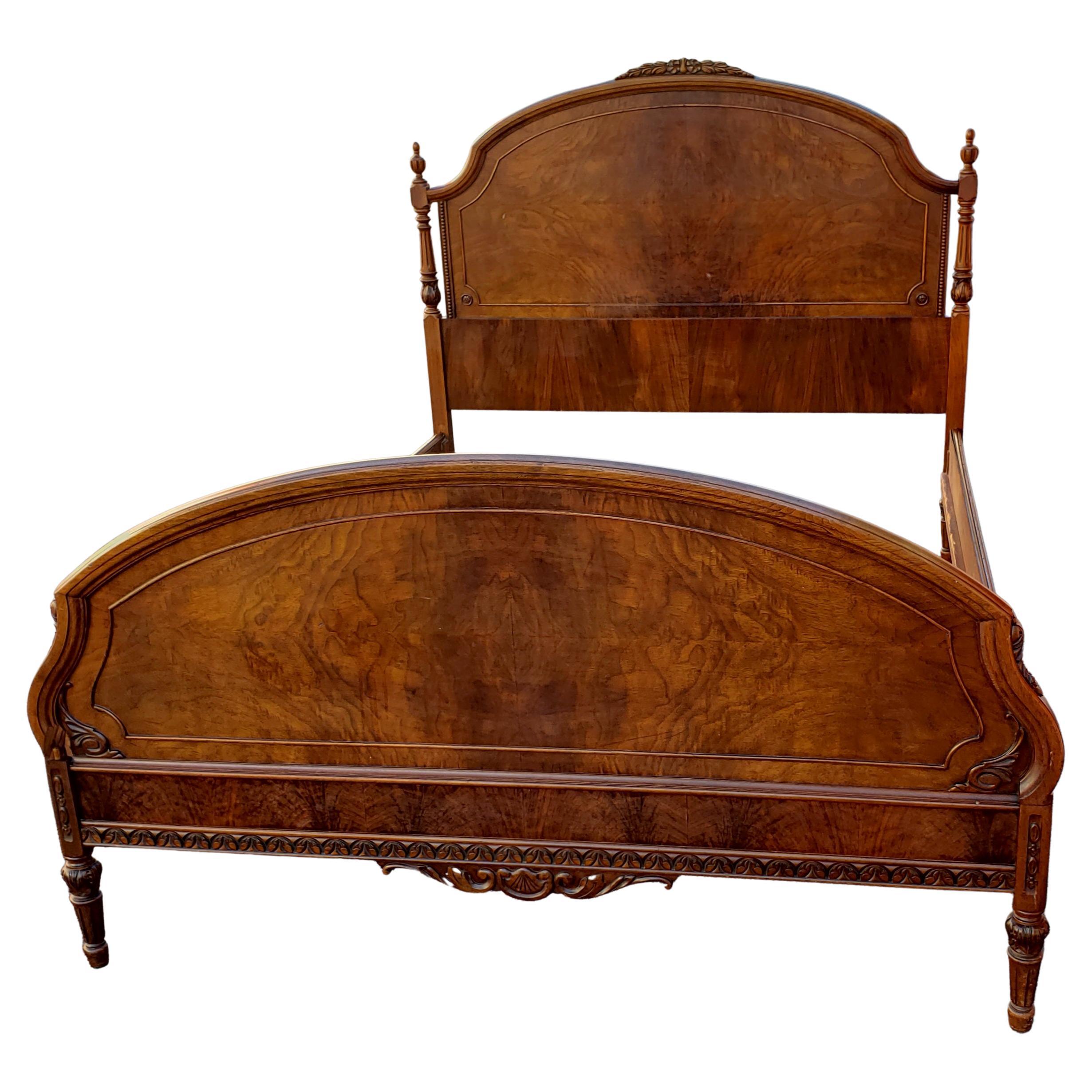 Phenix Furniture Renaissance Revival Walnut Vanity with Mirrors, Circa 1910s 10