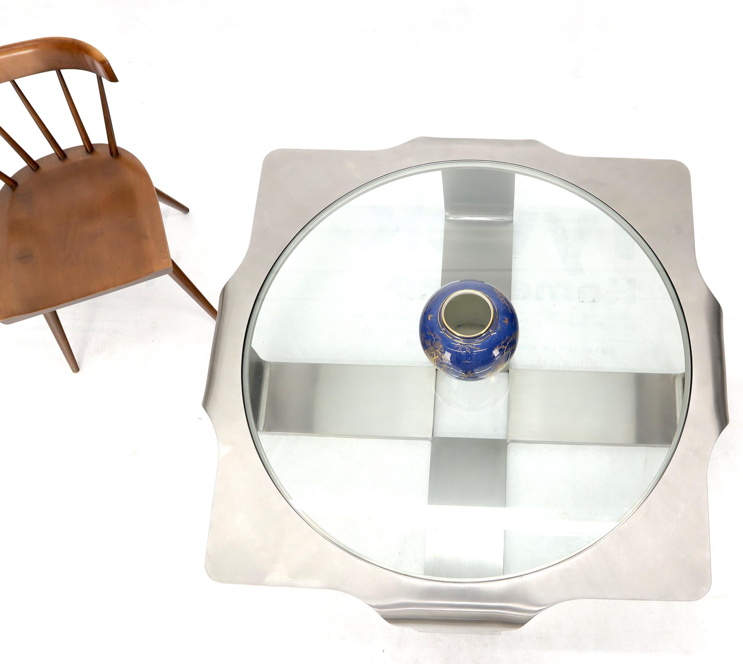 Phénoménale table à café carrée en acier inoxydable plié de 1