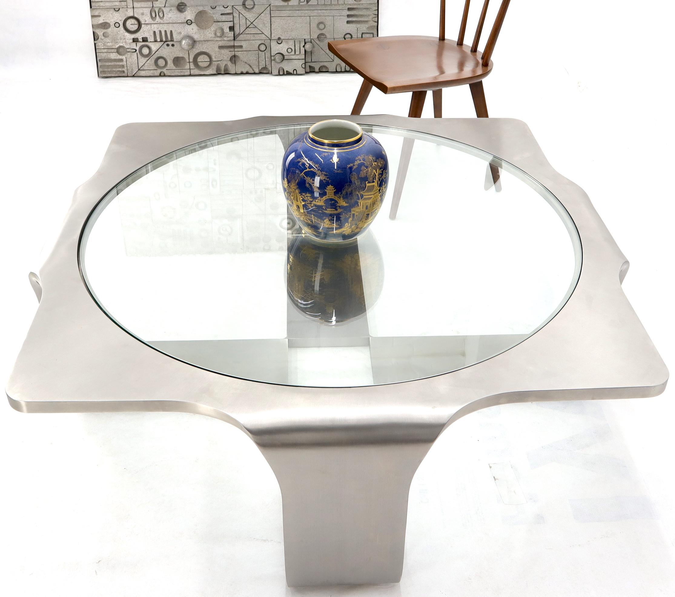 Phénoménale table à café carrée en acier inoxydable plié de 1