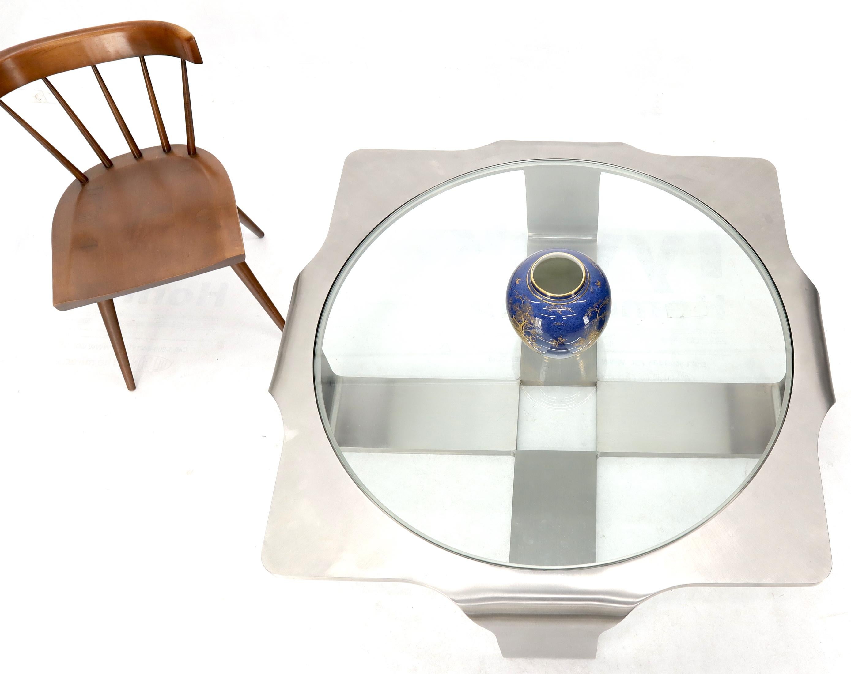 Phénoménale table à café carrée en acier inoxydable plié de 1