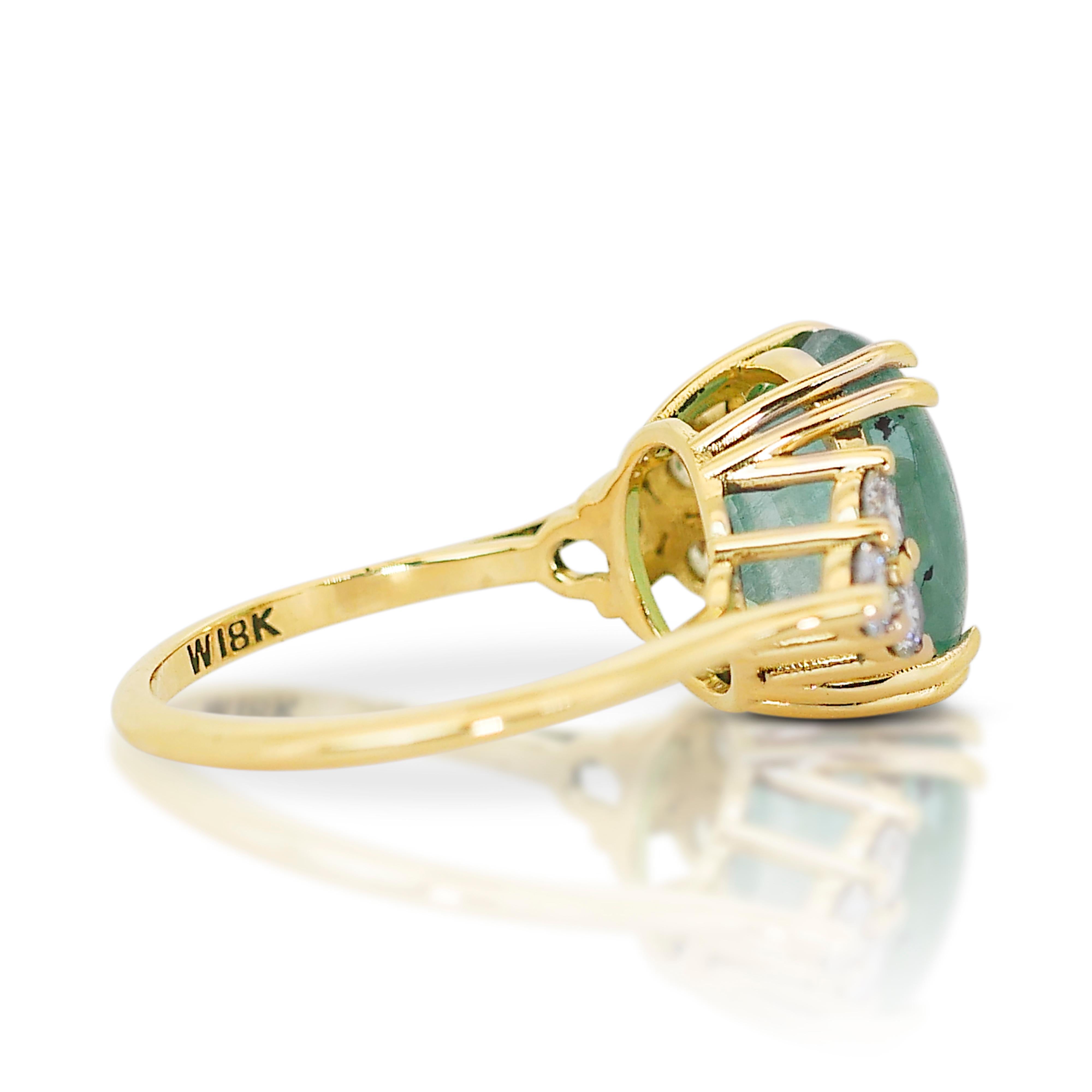 Phenomenal 18K Yellow Gold Emerald and Diamond Cocktail Ring w/ 5.59ct - IGI  In New Condition For Sale In רמת גן, IL