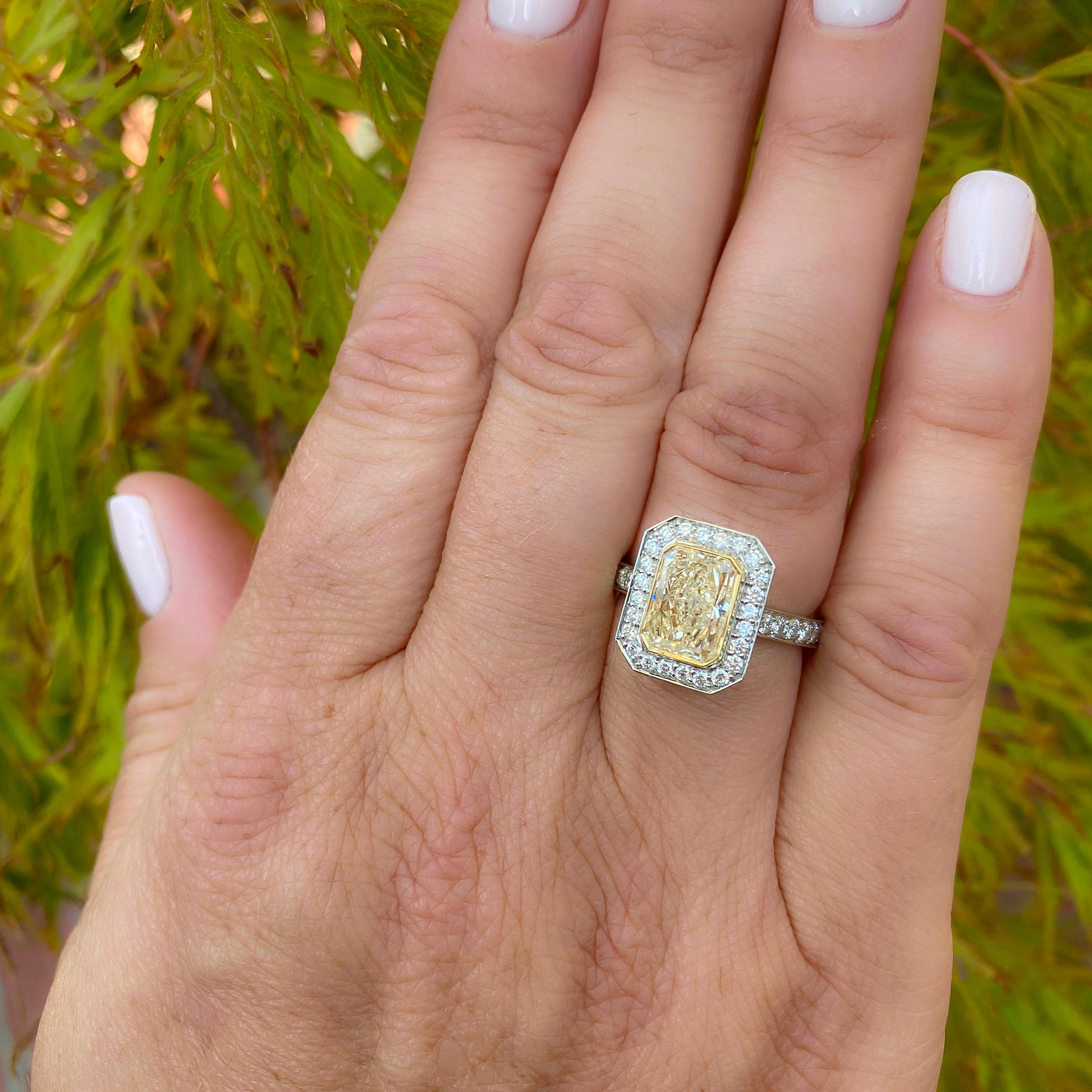 Phenomenal Natural Yellow 2.21 Carat Diamond Ring In New Condition In San Francisco, CA