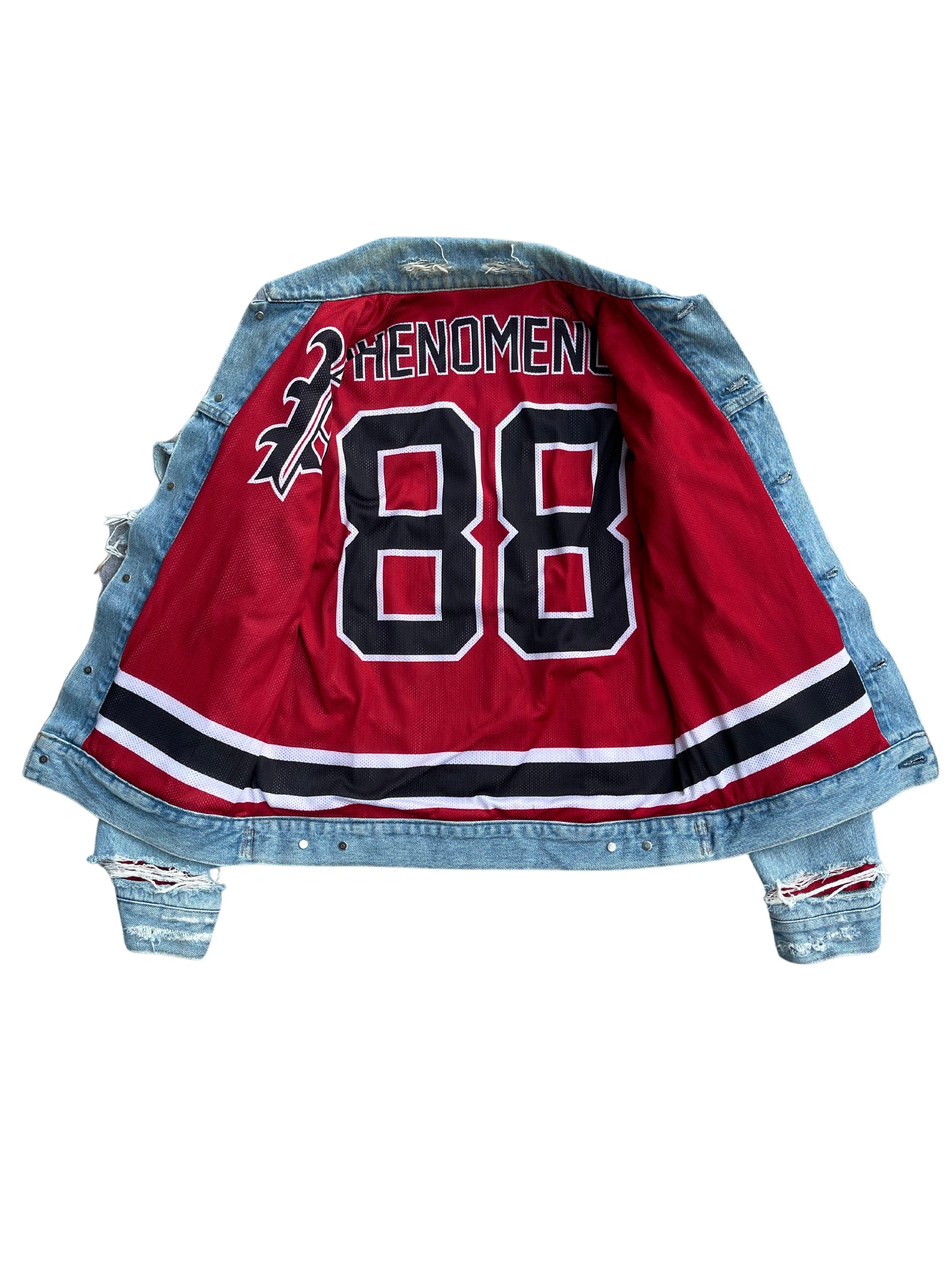 De la élite del streetwear japonés, esta chaqueta podría ir perfectamente con cualquier conjunto de streetwear.

Talla: 38, se ajusta como una M

Estado: 9/10. Casi nuevo.

No dudes en enviarme un mensaje si tienes alguna pregunta al respecto.