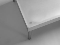 Système d'empilage de tables en aluminium PHI par Jonathan Nesci