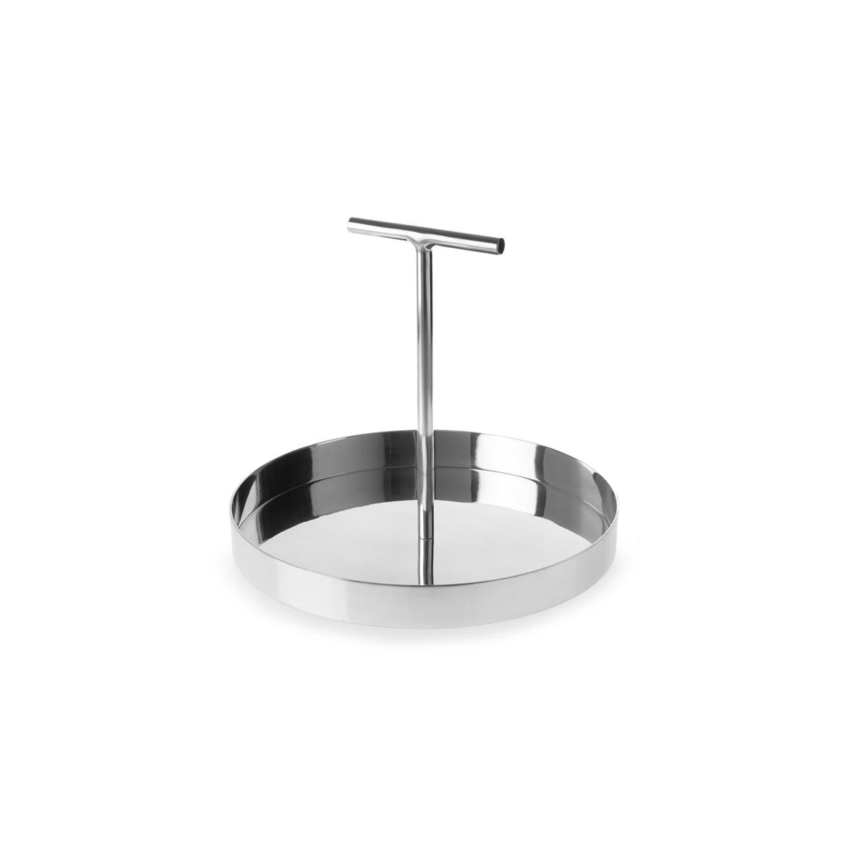Phil is a family of metallic trays designed by Indian designer Bojou Jain. This model of Phil is conceived in polished aluminium with a circular base. At the centre of the base rises a high T-shape handle a non-conventional element that makes this