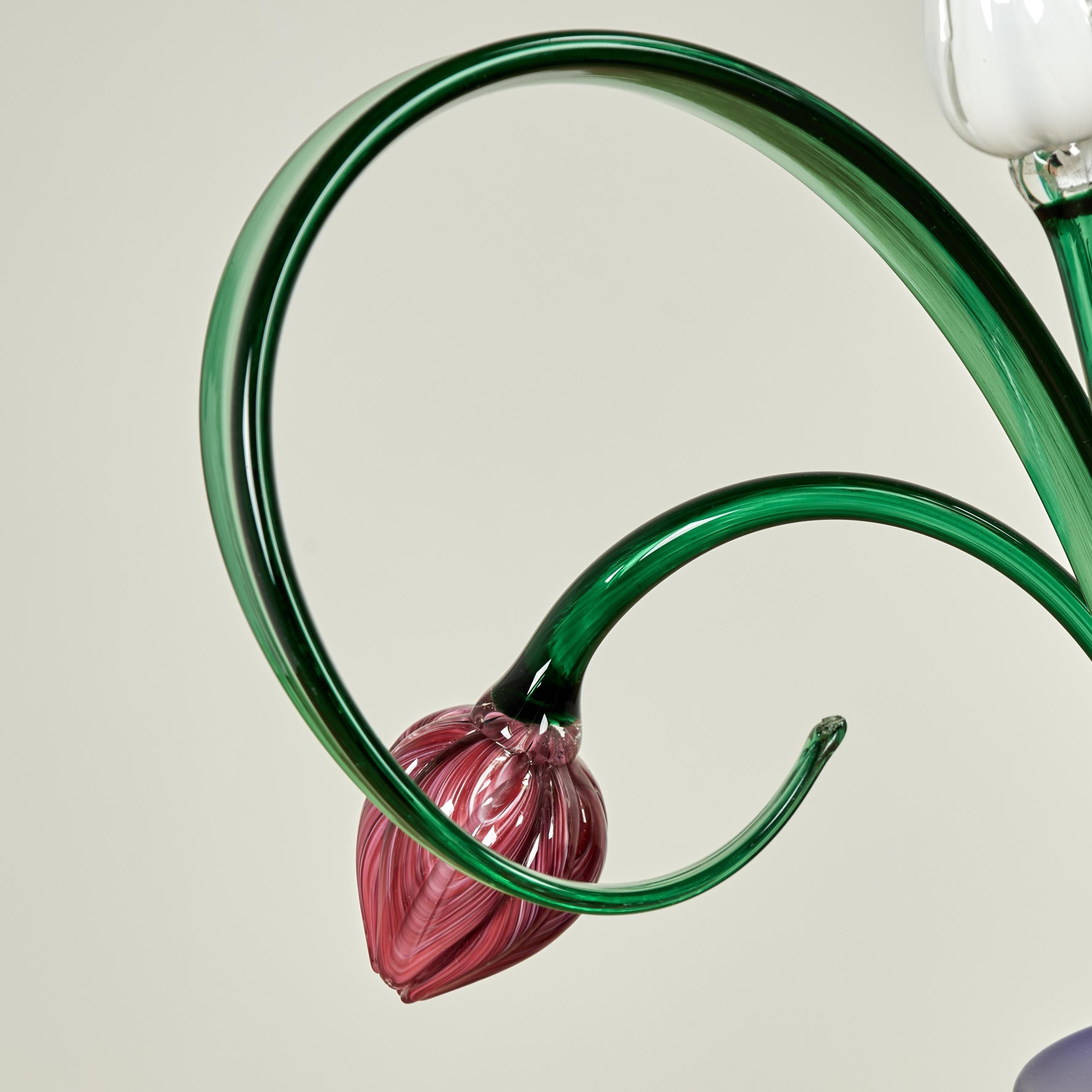 Scultura di fiori in vetro in un vaso di Phil O'Reilly in vendita 1