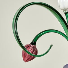 Sculpture de fleurs en verre dans un vase par Phil O'Reilly