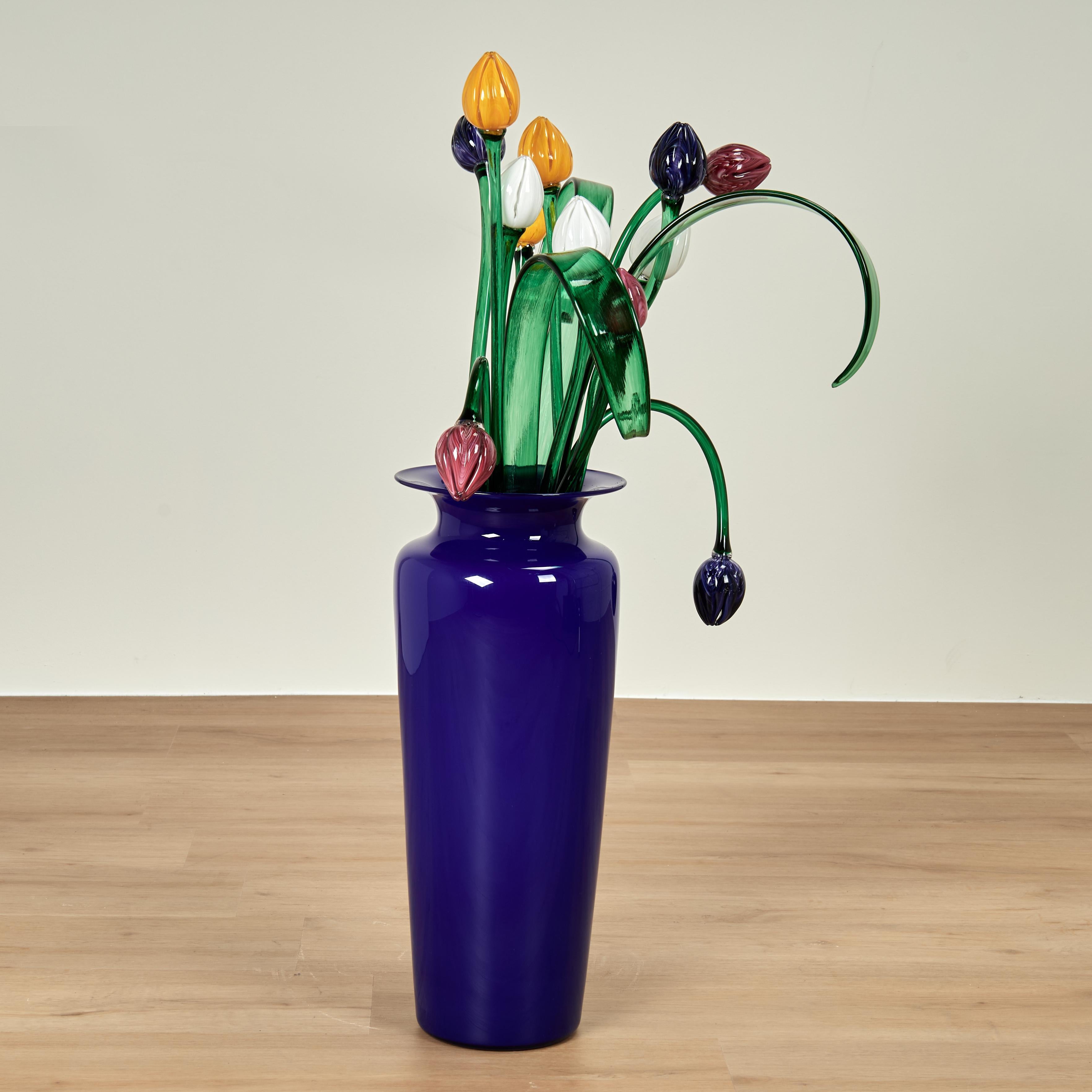 Scultura di fiori in vetro in un vaso di Phil O'Reilly in vendita 5