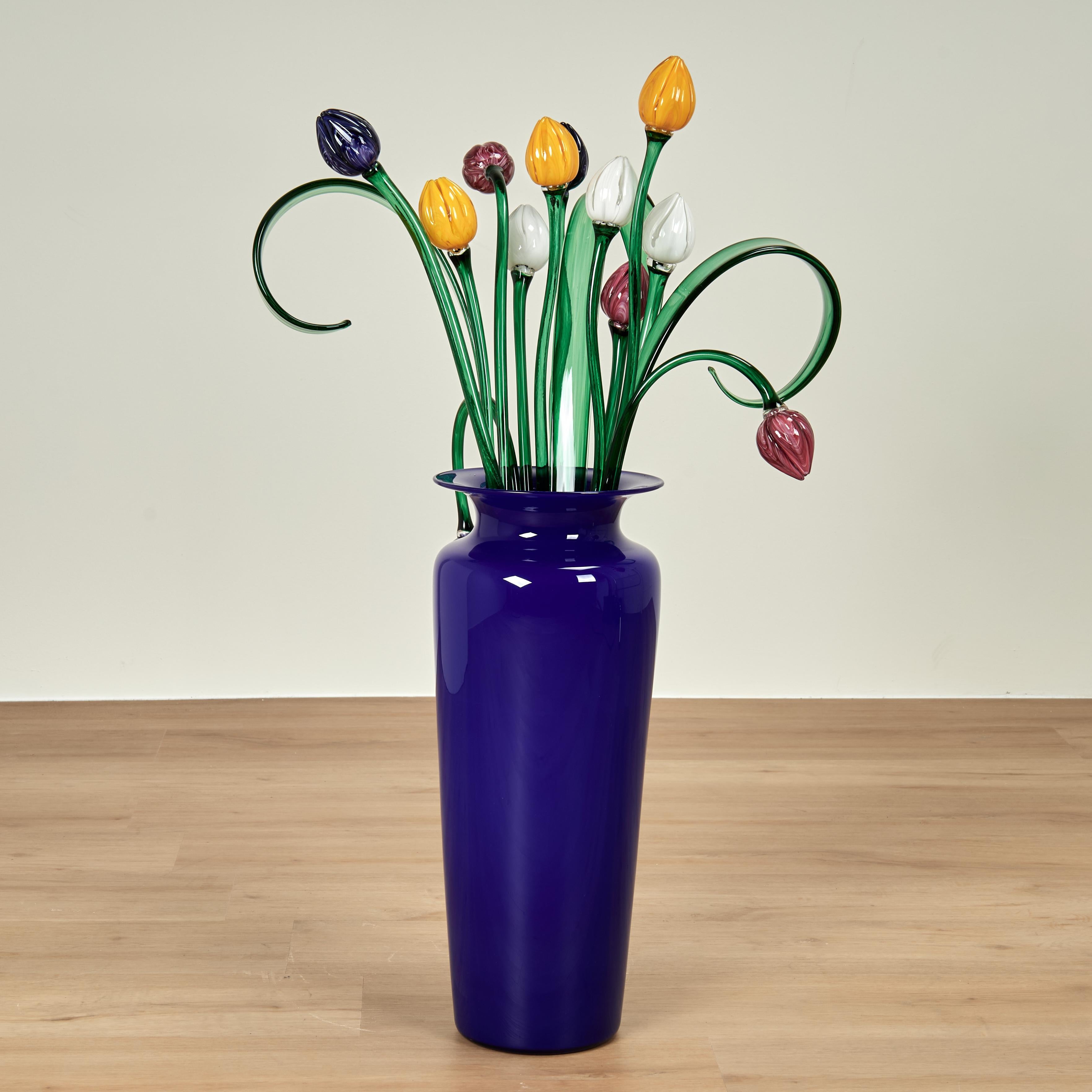 Scultura di fiori in vetro in un vaso di Phil O'Reilly in vendita 6