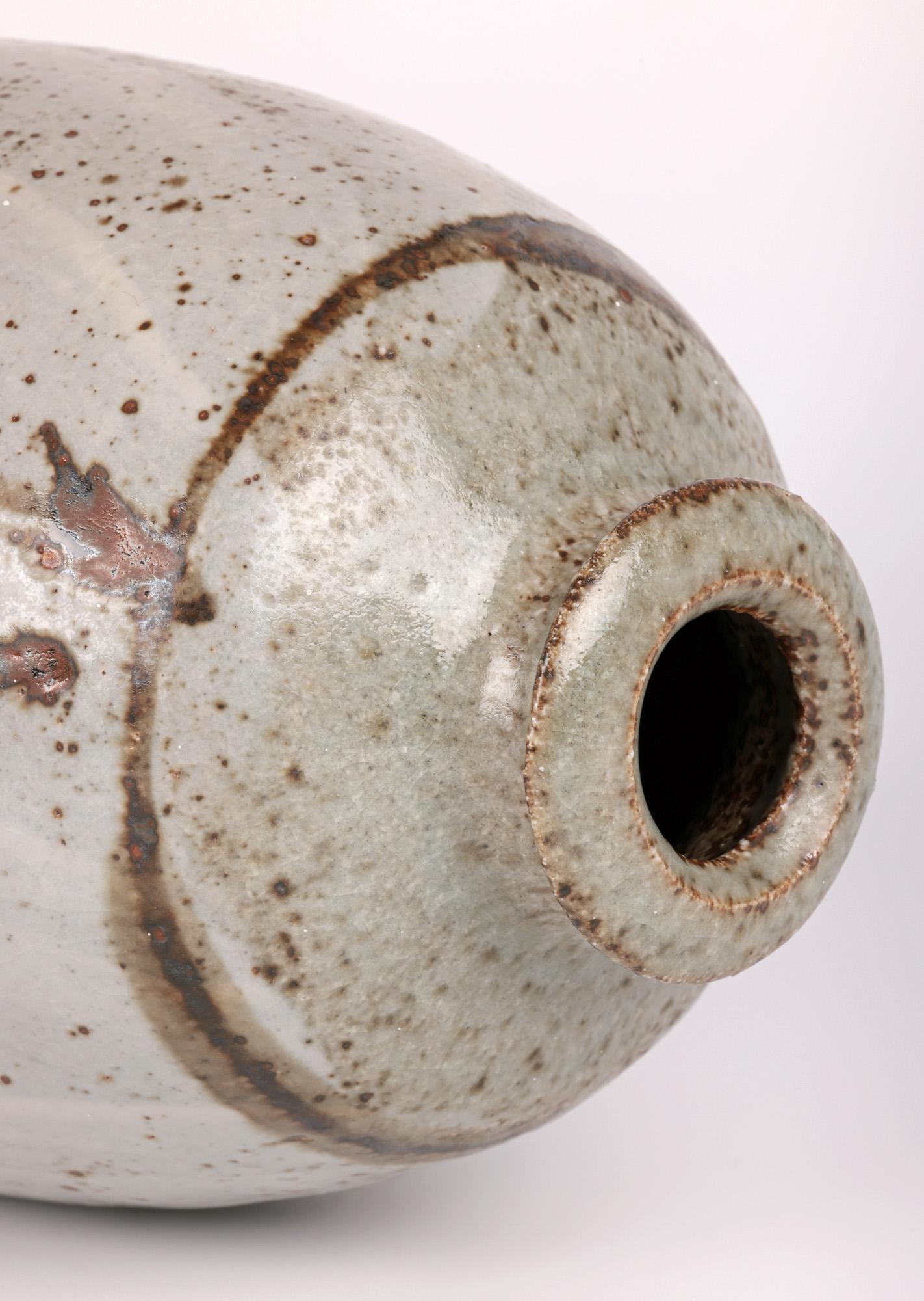 Grès Vase en frêne émaillé Phil Rogers Studio Pottery avec motifs de feuillages  en vente