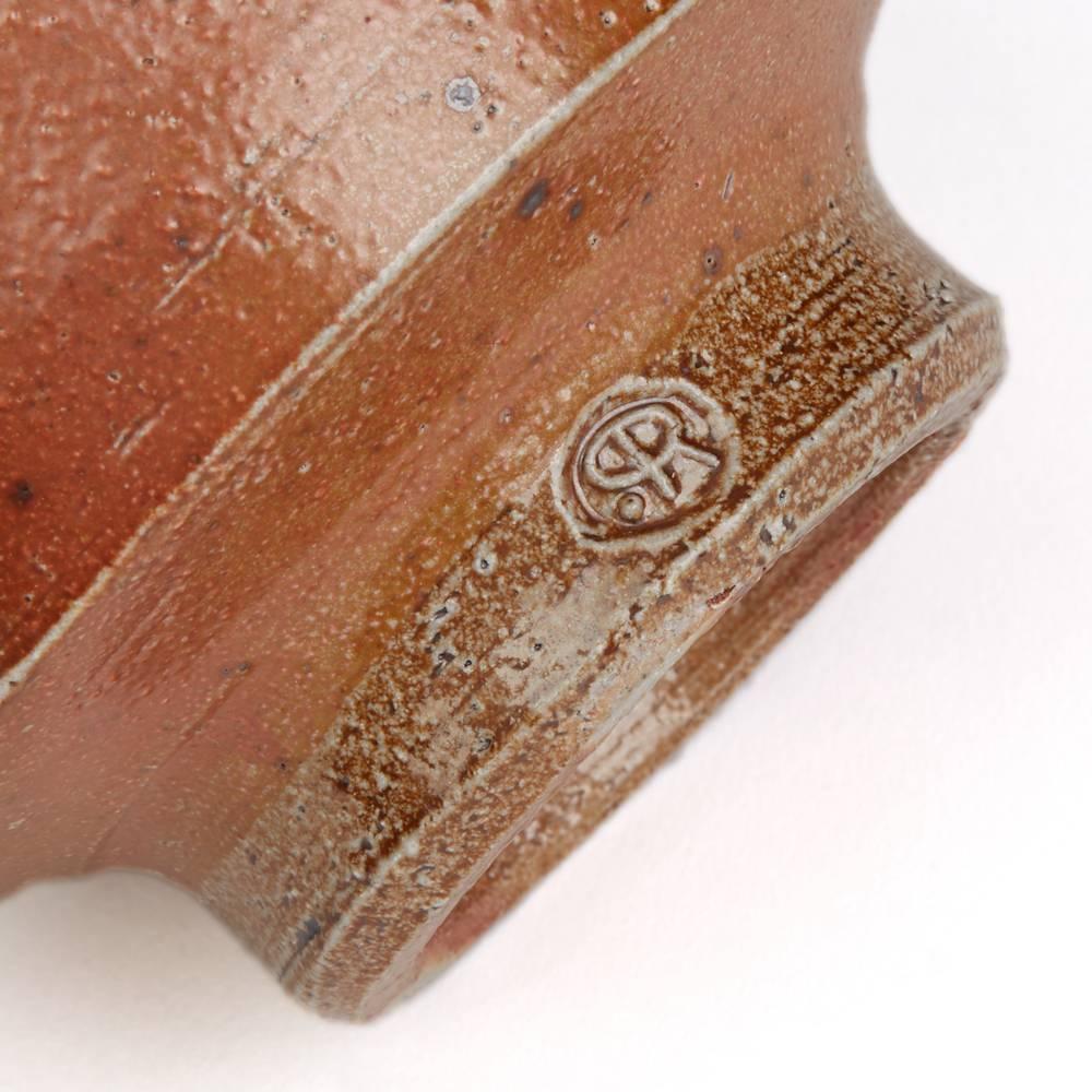 20ième siècle Phil Rogers Studio Poterie sculptée Yunomi 20ème siècle