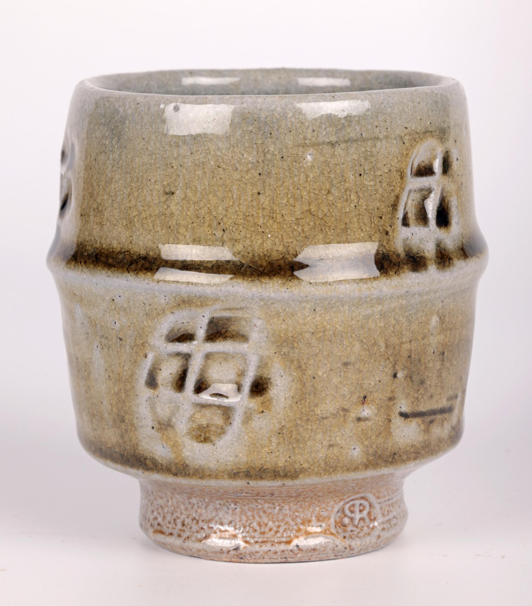 Phil Rogers Studio Pottery, Salzglasierte Unomi mit eingravierten Paneelen  im Angebot 8
