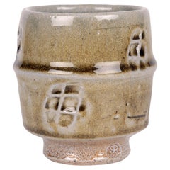 Phil Rogers Studio Pottery, Salzglasierte Unomi mit eingravierten Paneelen 