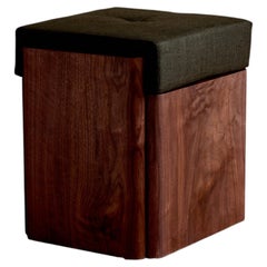 Sgabello Phil in legno massello e rivestito