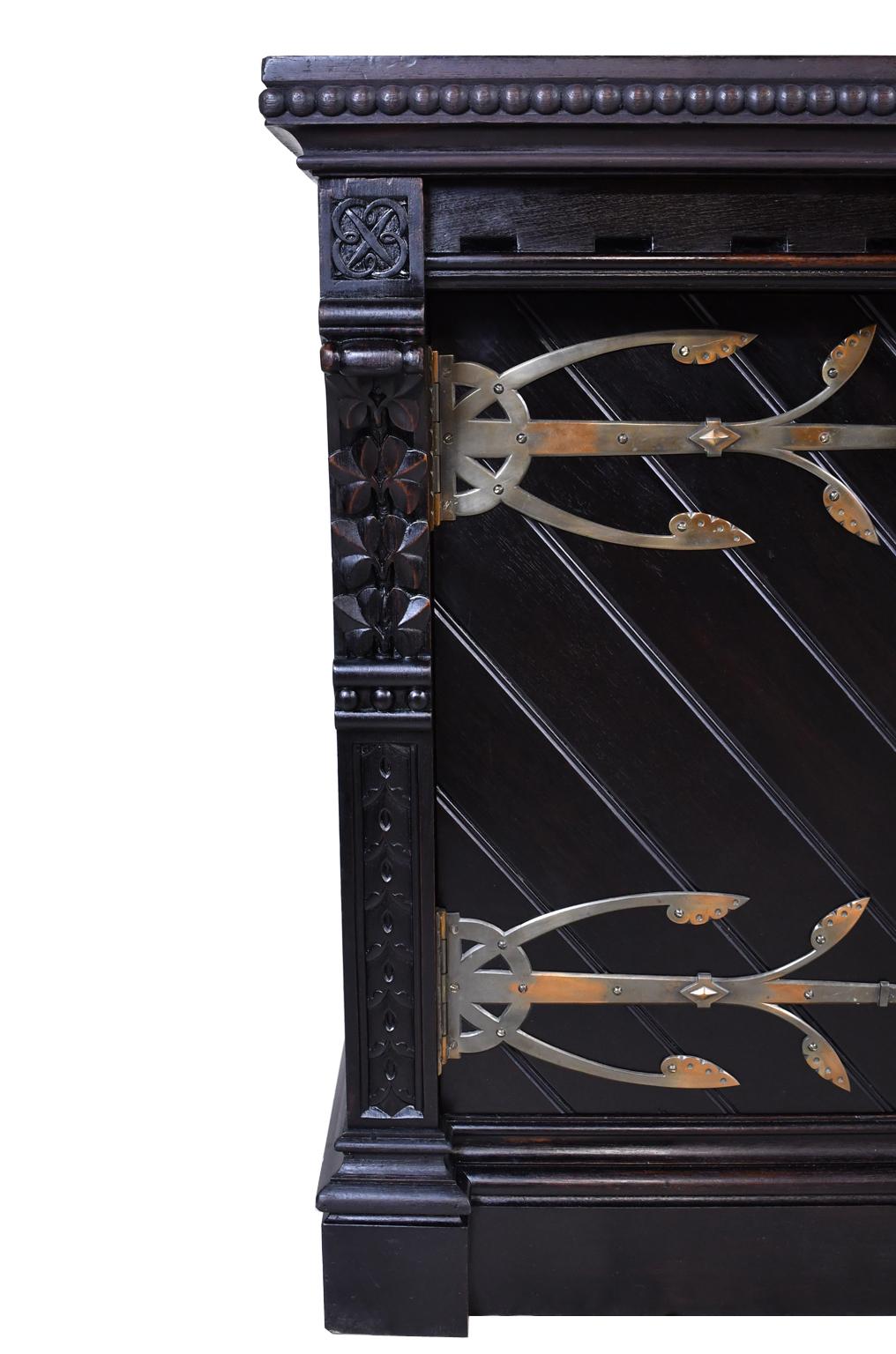 Sculpté Buffet Philadelphia Arts & Crafts/Aesthetic Movement par Frank Furness en vente
