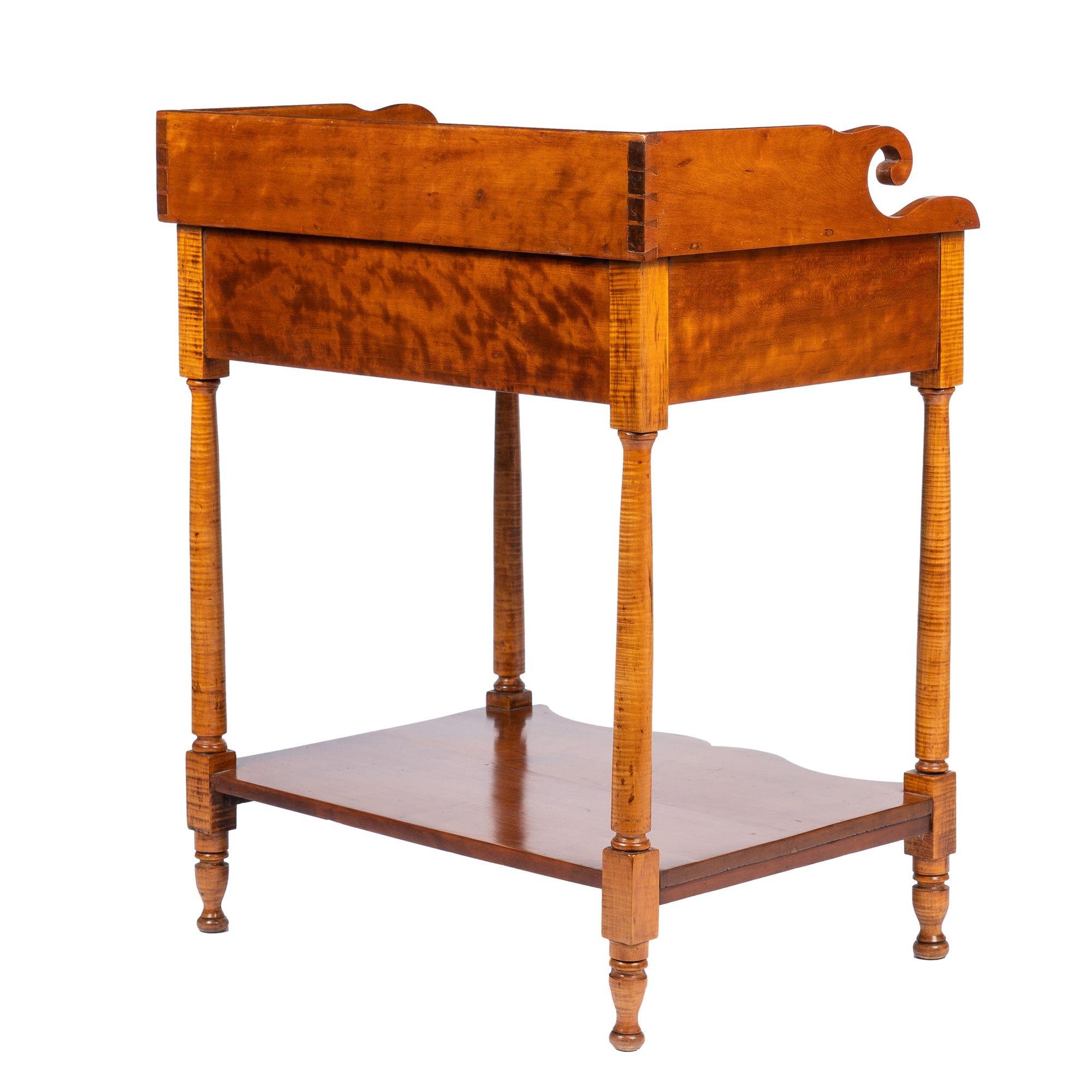 19th Century Philadelphia Cherry Wood Stand with Splash on a Conforming Apron, 1820 For Sale