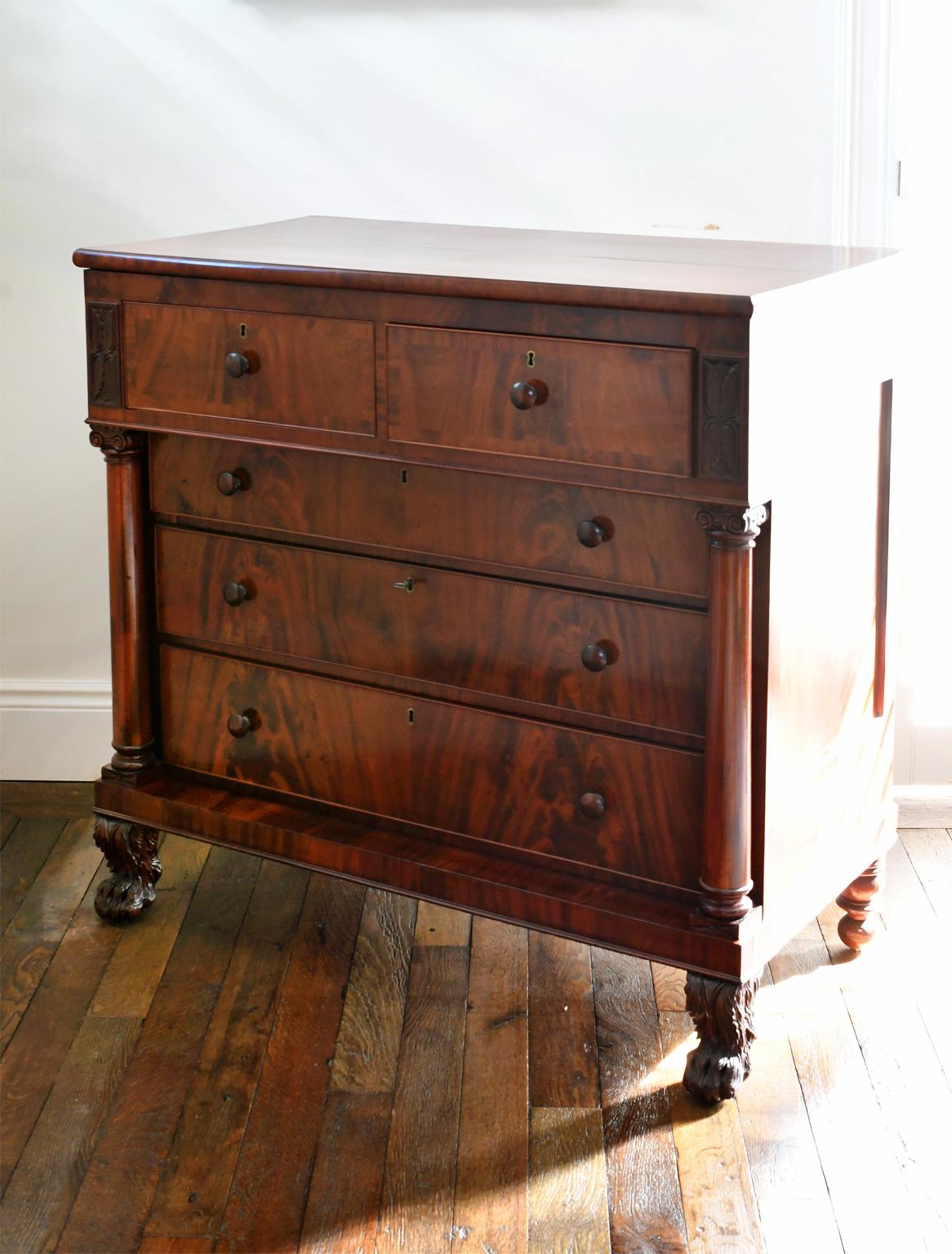 Philadelphia Federal Chest of Drawers in Mahogany, American, circa 1815 In Good Condition In Miami, FL