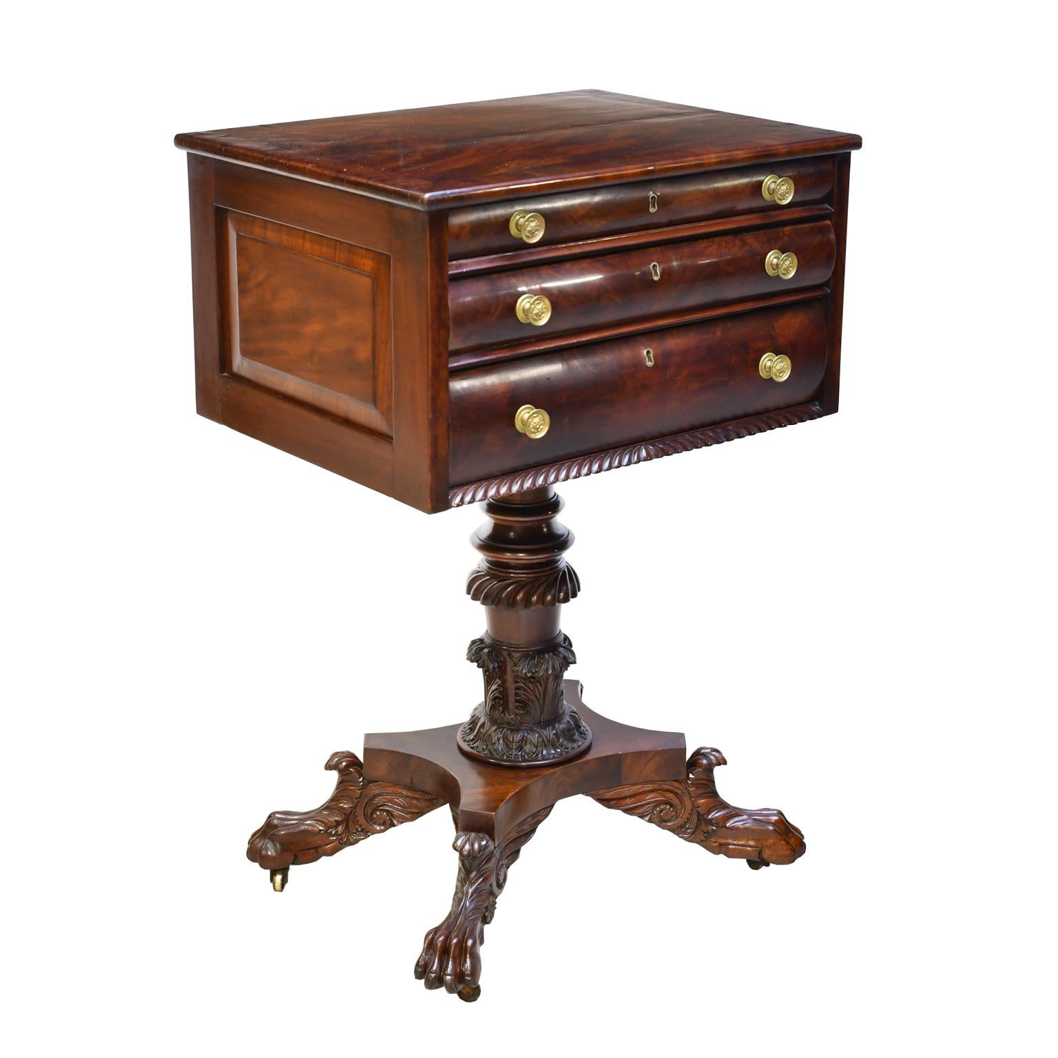 Mesa de trabajo o auxiliar federal de caoba de Filadelfia, hacia 1820 en Bueno estado para la venta en Miami, FL