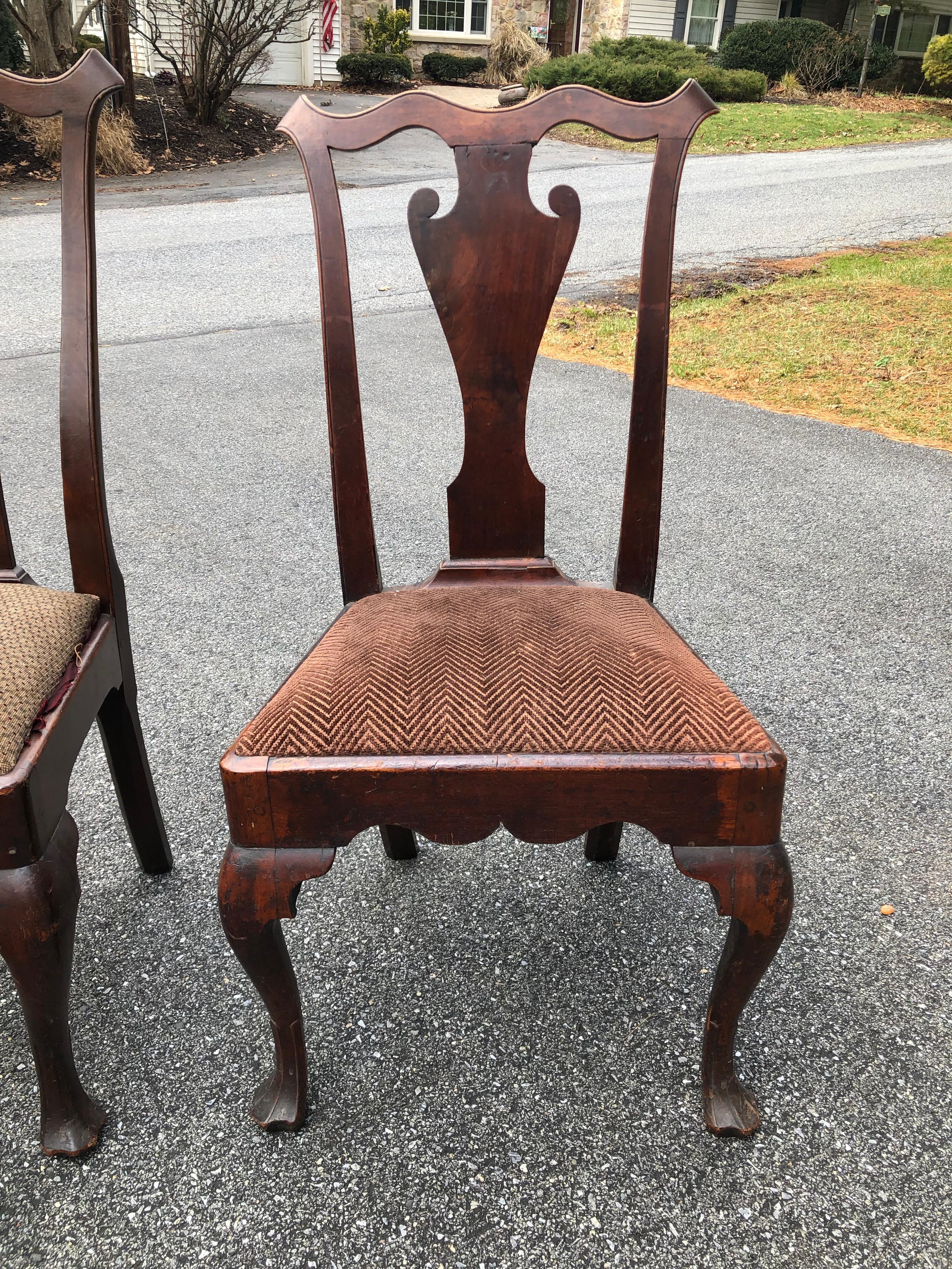 Philadelphia Queen Ann Chairs Walnut 18th Century Savery Type Set of Four In Good Condition For Sale In Allentown, PA