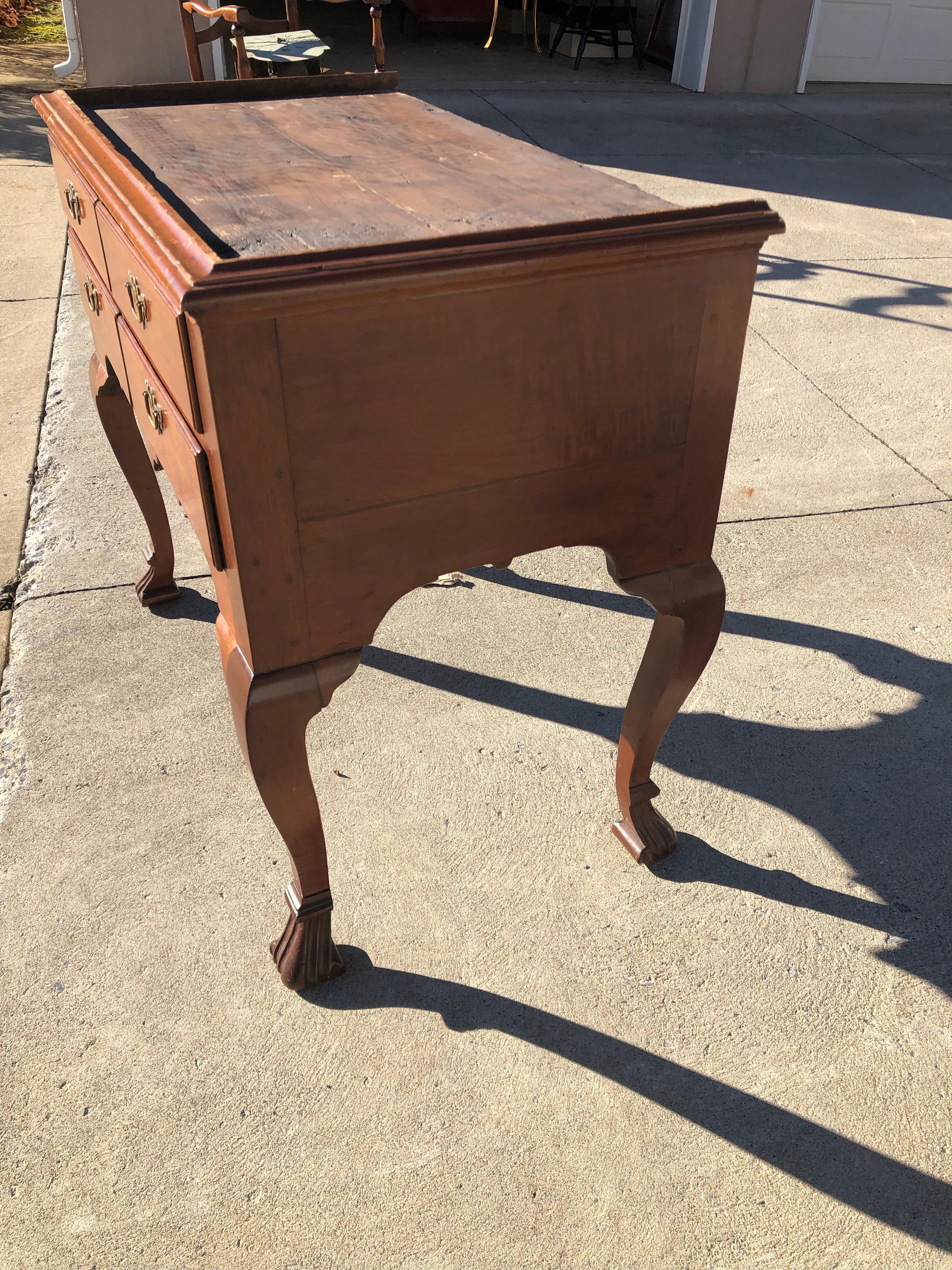 Philadelphia Queen Ann Highboy with Spanish Feet Made of Walnut 18th Century For Sale 4